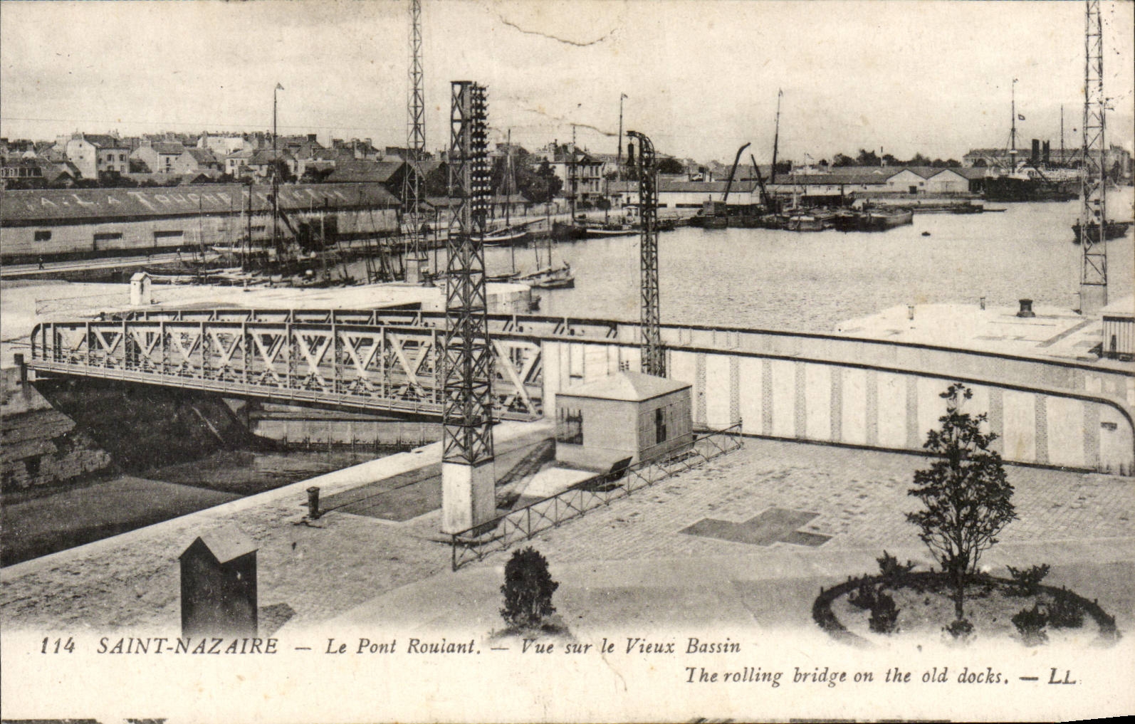 CPA Saint Nazaire the overhead travelling crane Sight on the old basin