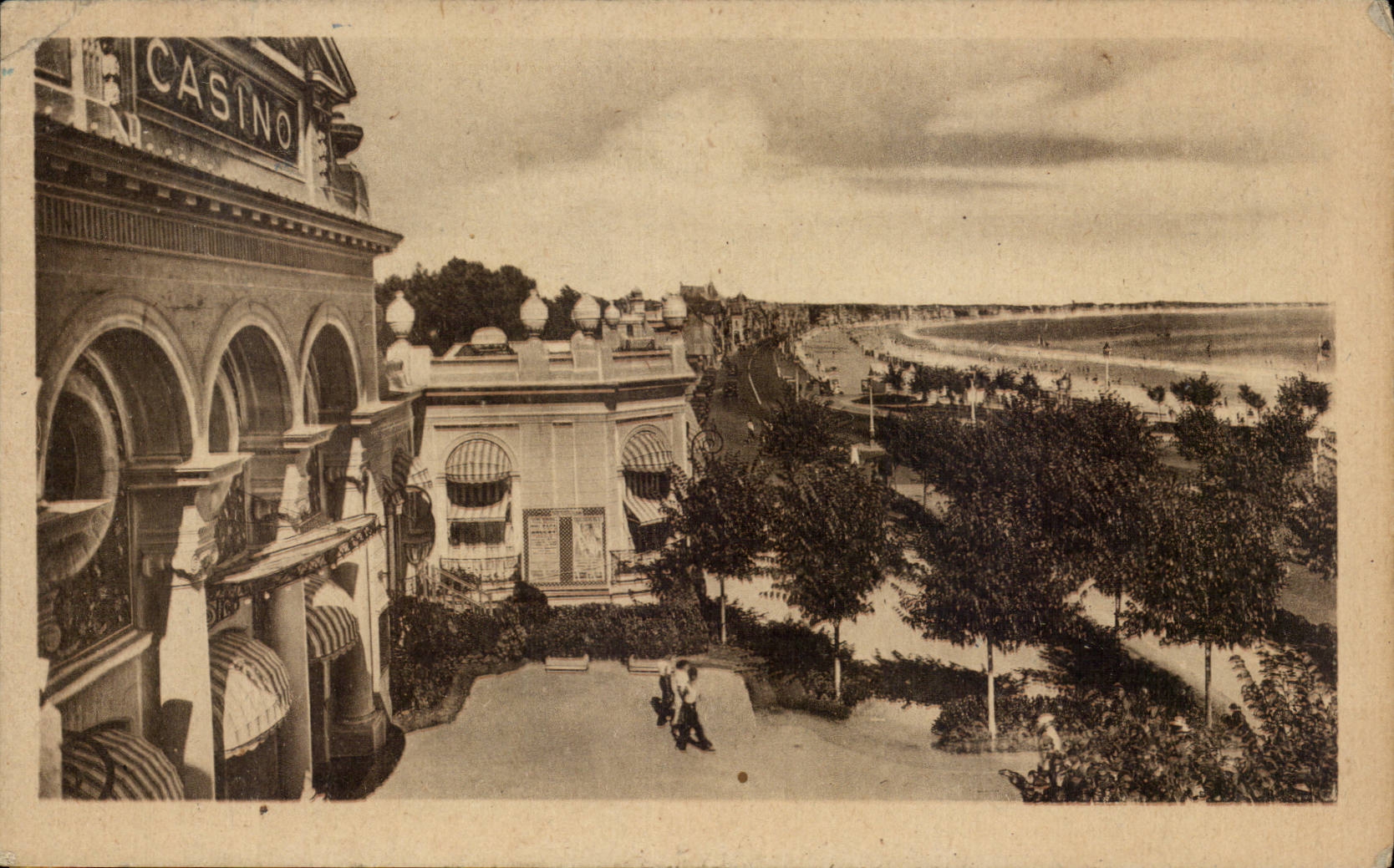 CPA La Baule the beach seen of the casino