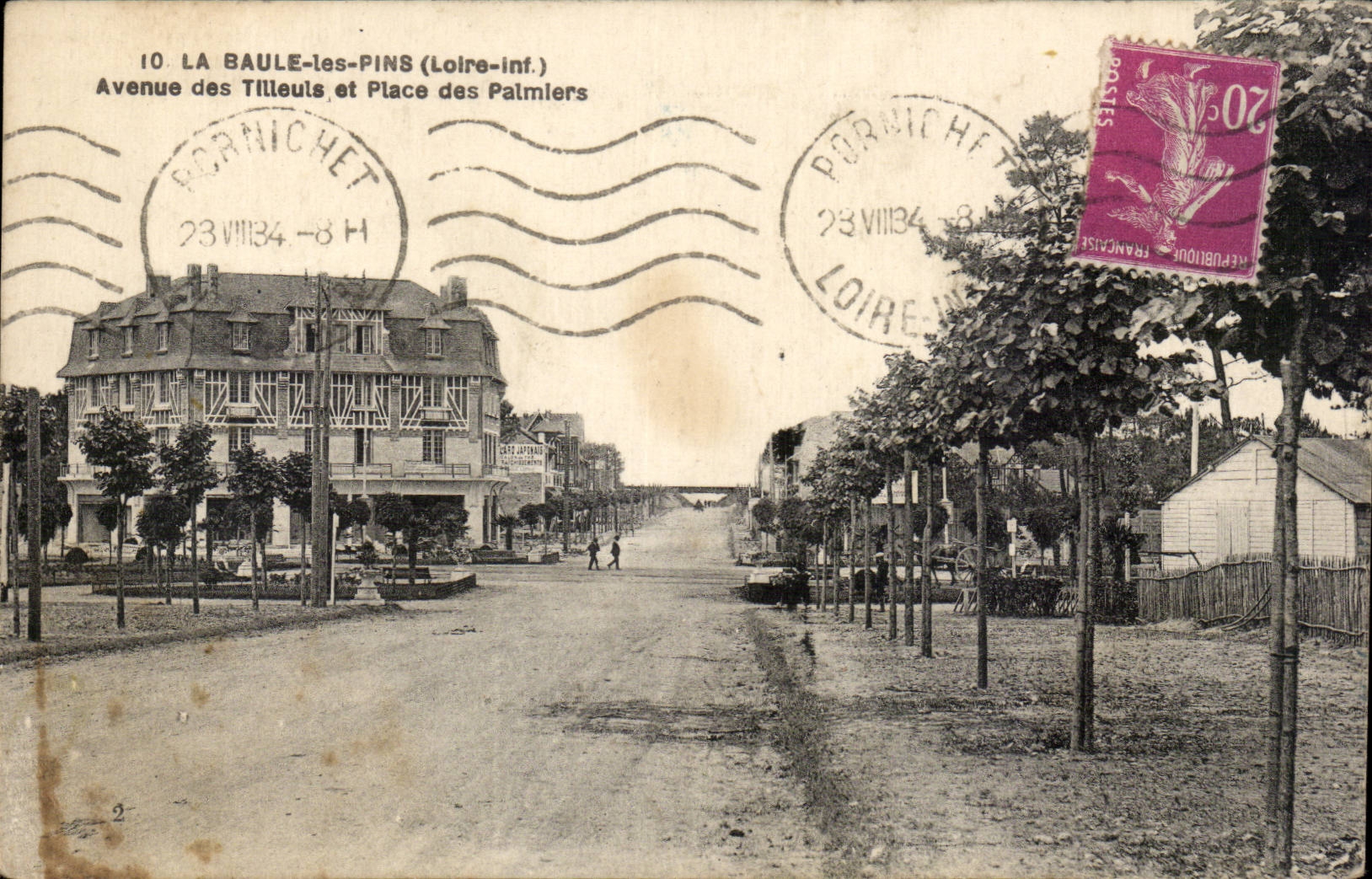CPA La Baule Avenue of the Limes and place of the palm trees