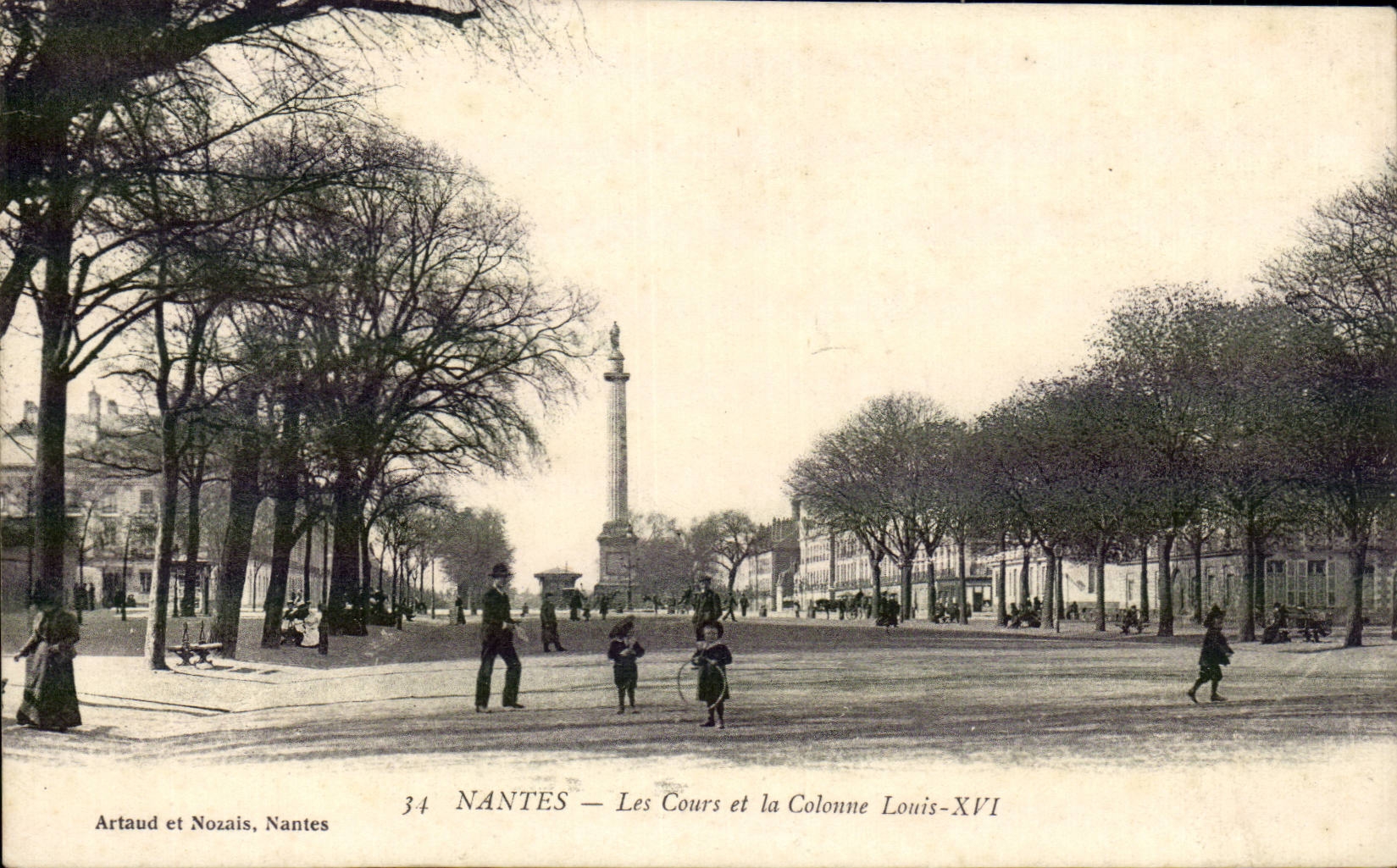 CPA Nantes courses and the column Louis XVI