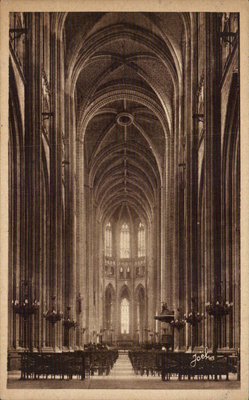 CPA Interior Nantes of the cathedral the great nave