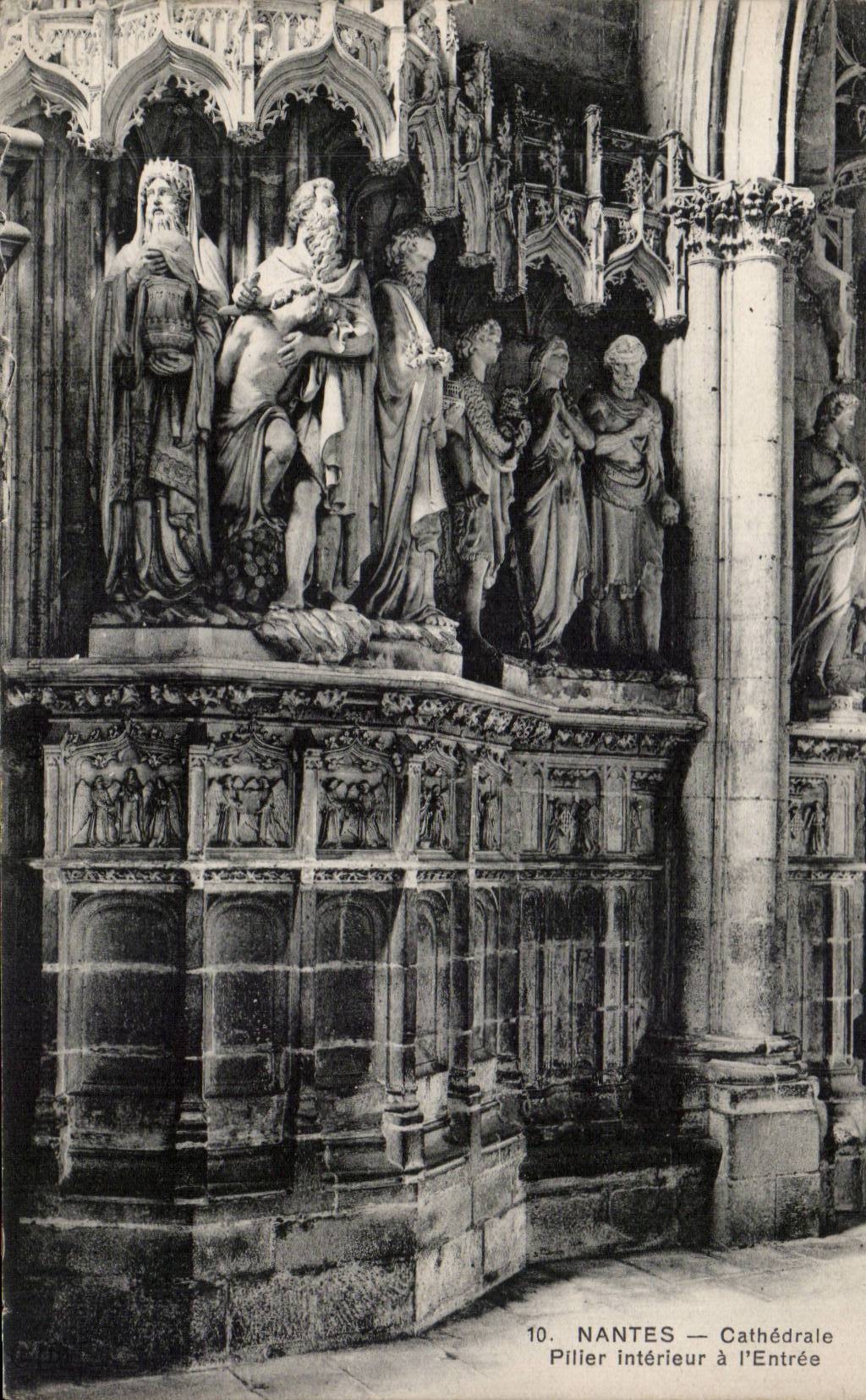 CPA Nantes Cathedral interior Pillar with Entering