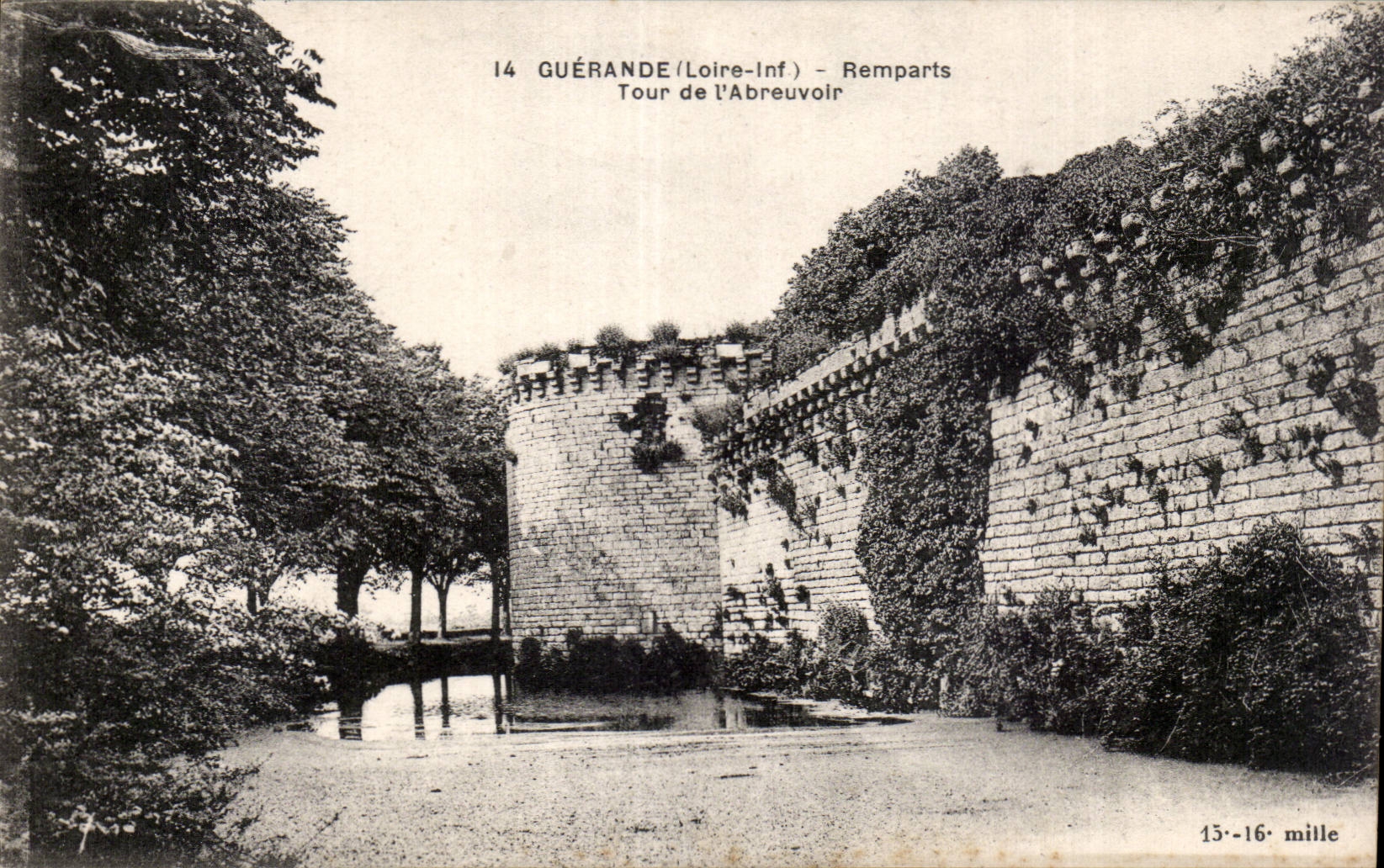 CPA Guerande Walls Turn of the feeding trough