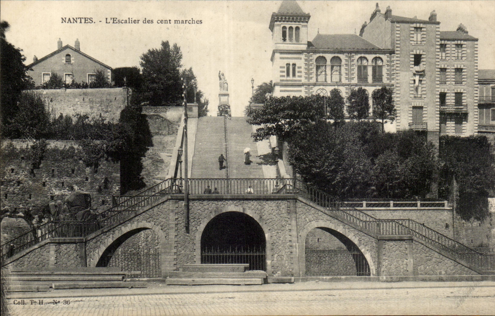 CPA Nantes the staircase of the hundred markets