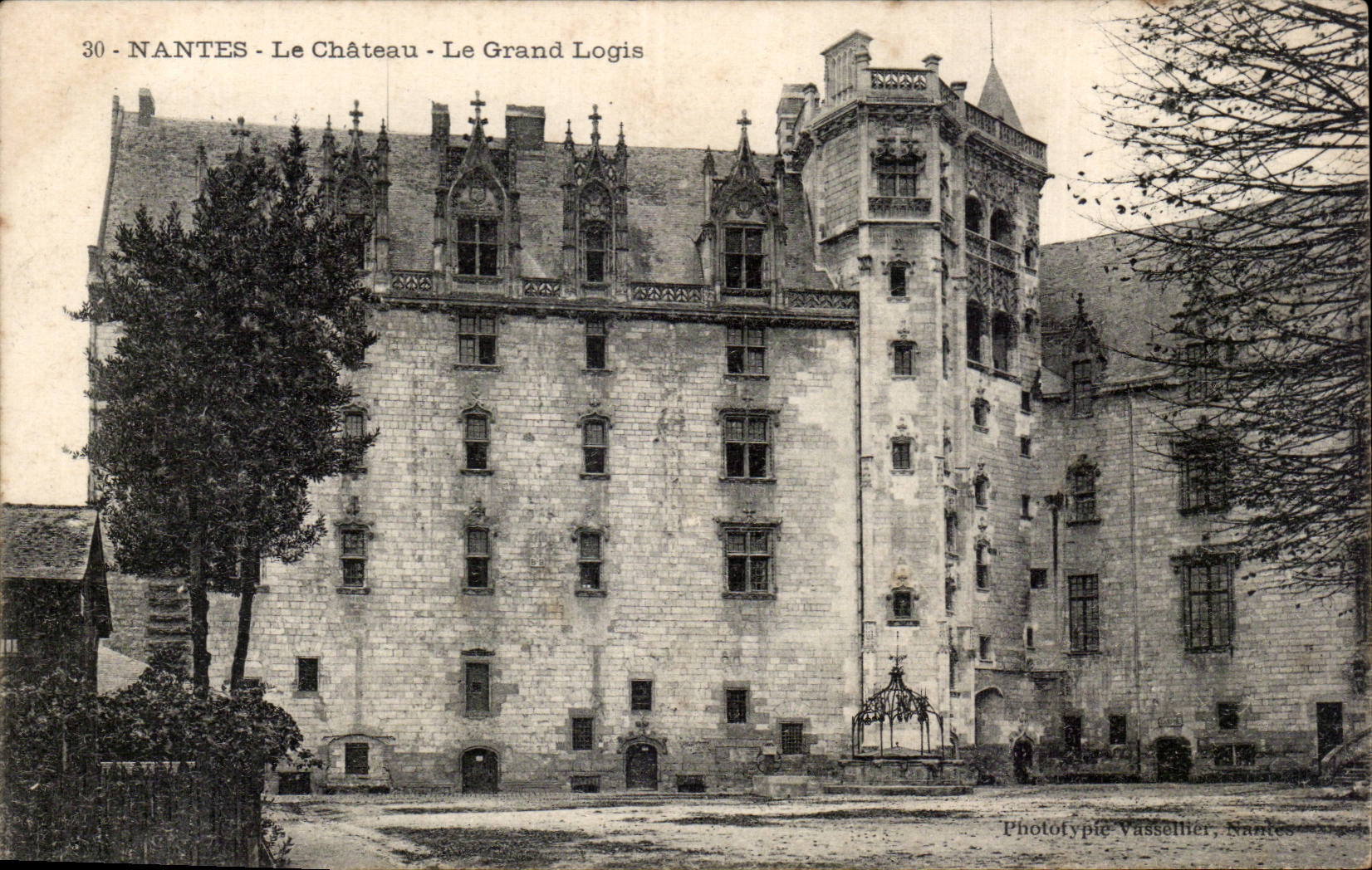 CPA Nantes the castle the large home