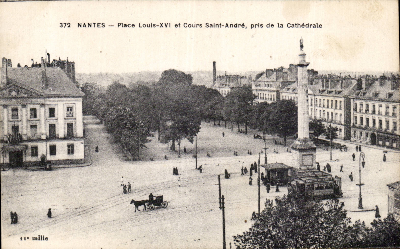 CPA Nantes Places Louis XVI and Course Saint Andre taken of the cathedral