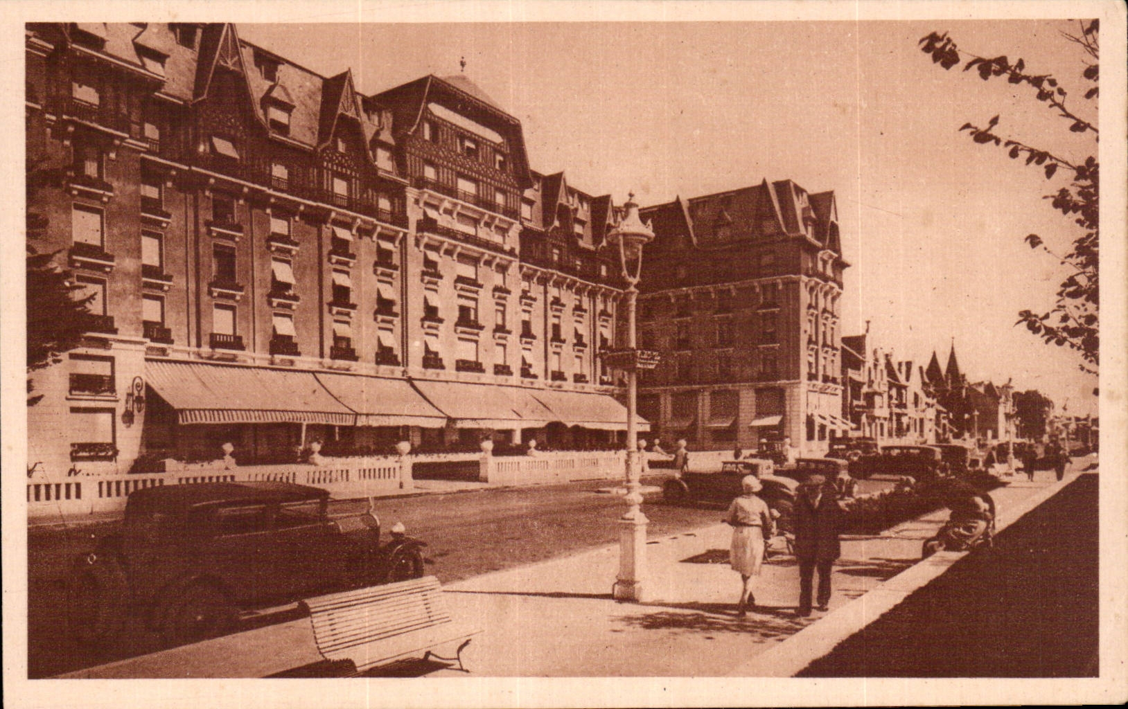 CPA La Baule Large hotel of the Hermitage (Ferdinand Menard)