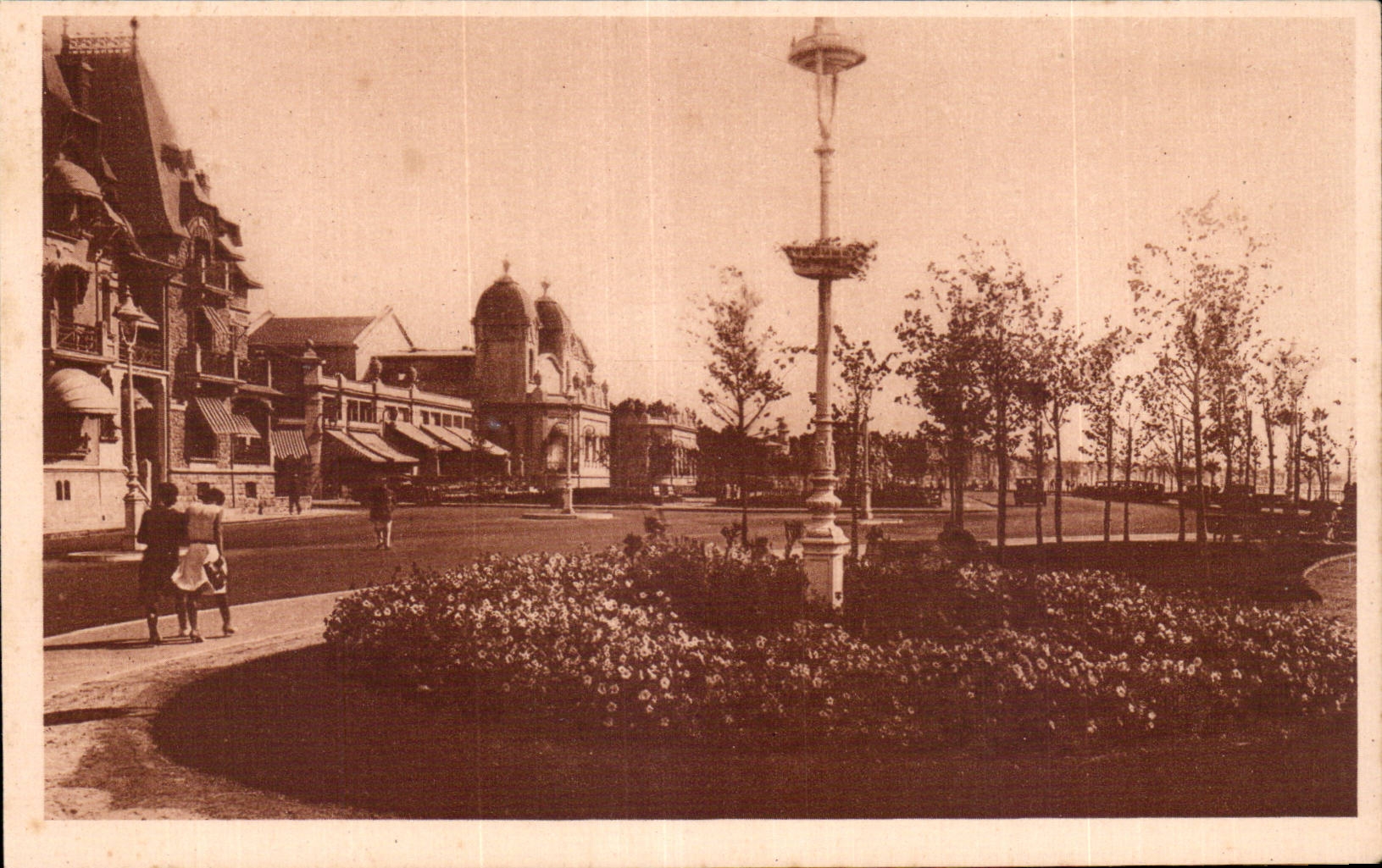 CPA La Baule on sea the esplanade of the casino