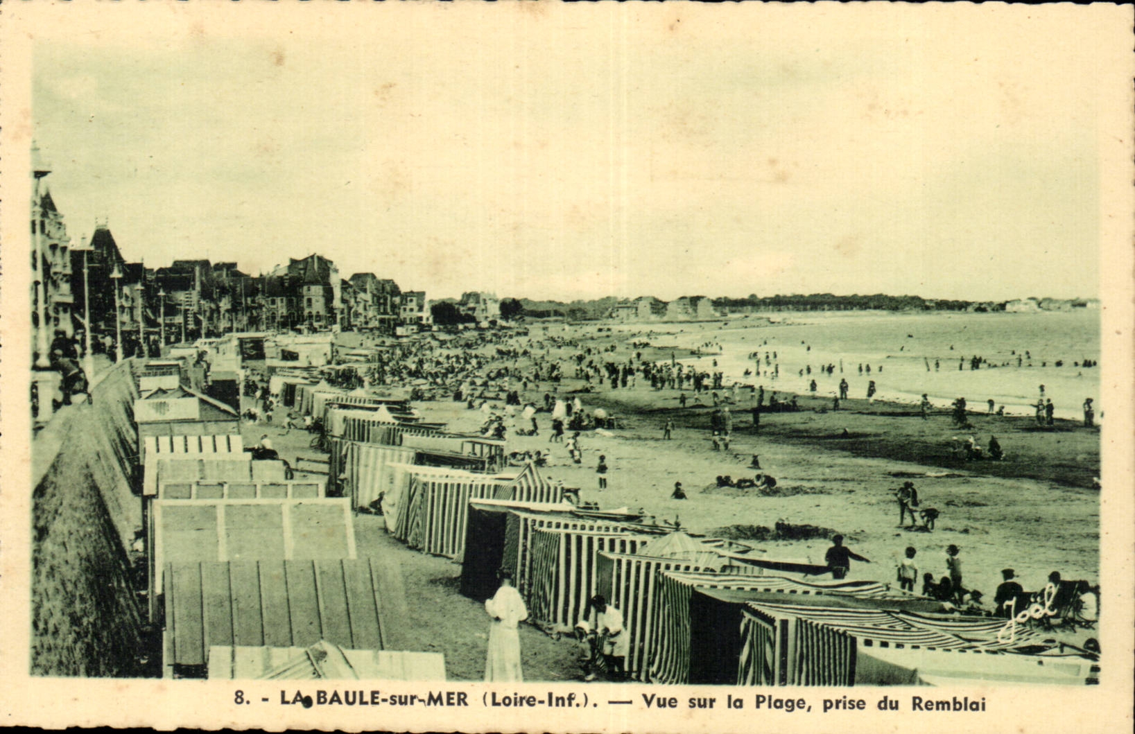 CPA La Baule on sea Seen on the beach taken of the embankment