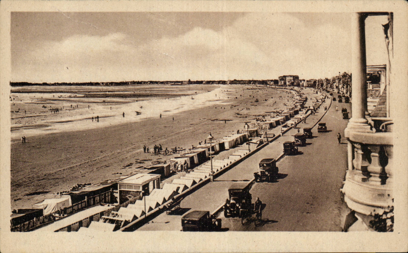 CPA Baule on sea View of the beach towards Pouliguen