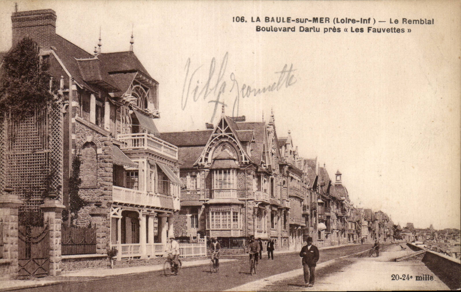 CPA La Baule on sea the embankment Darlu Boulevard close the Warblers