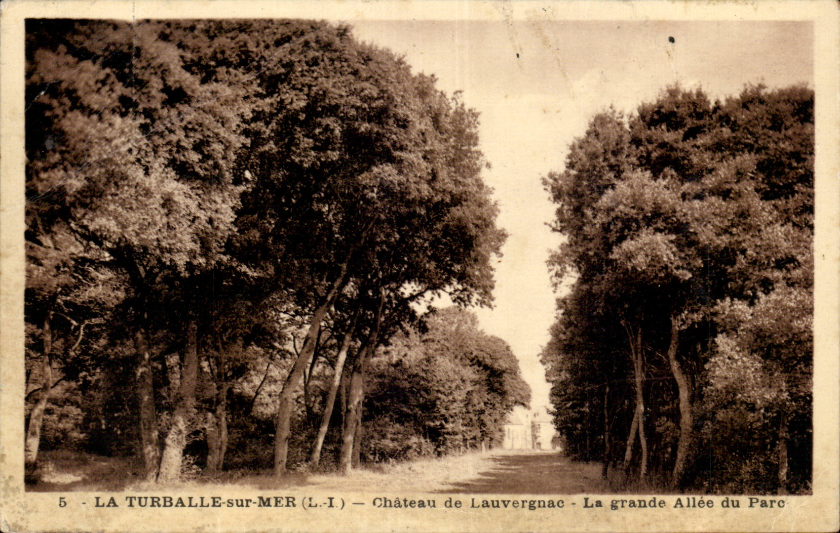 CPA La Baule Castle of Lauvergnac the large alley of the park