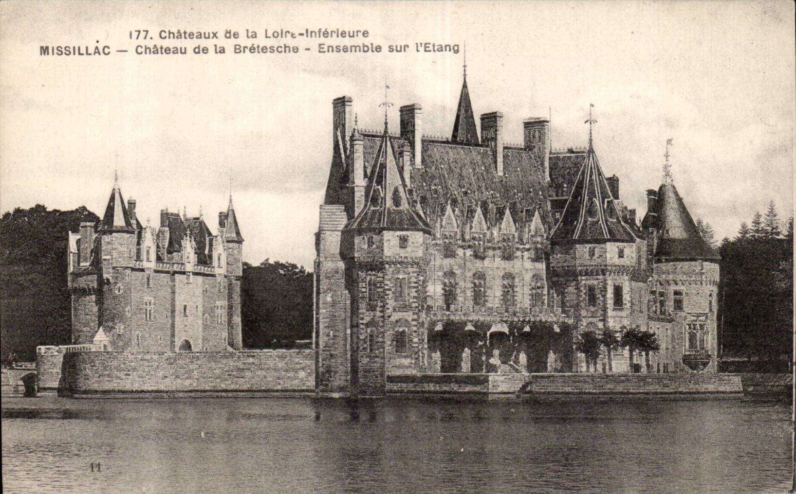 CPA Missillac Schloss von Bretesche zusammen auf dem Teich