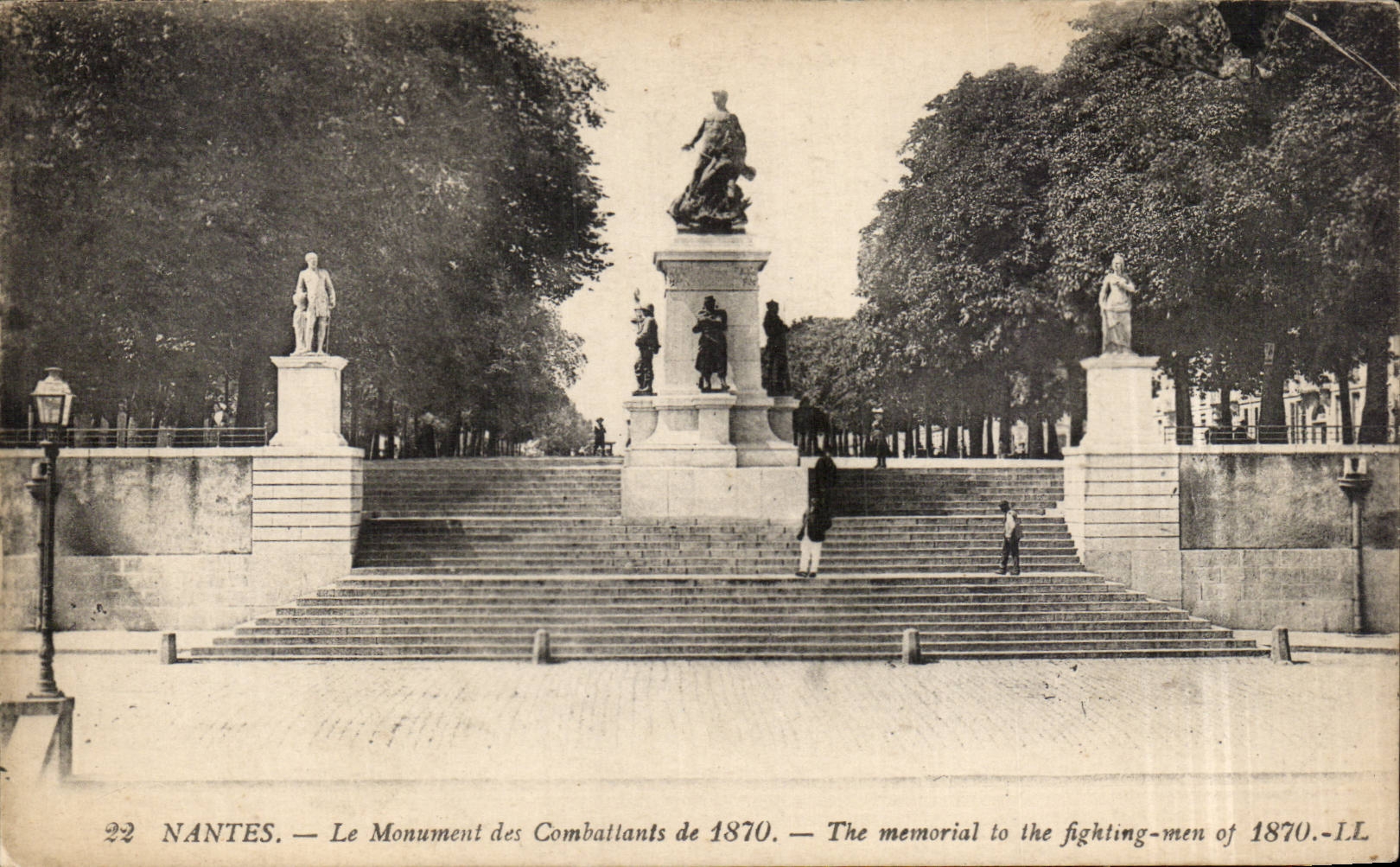 CPA Nantes the monument of the Combatants of 1870