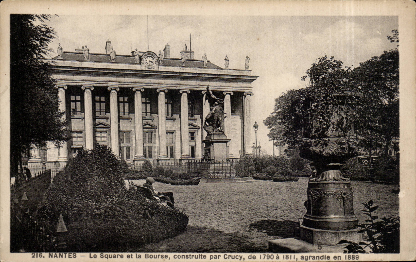 CPA Nantes CPA the public garden and the Stock Exchange built by Crucy
