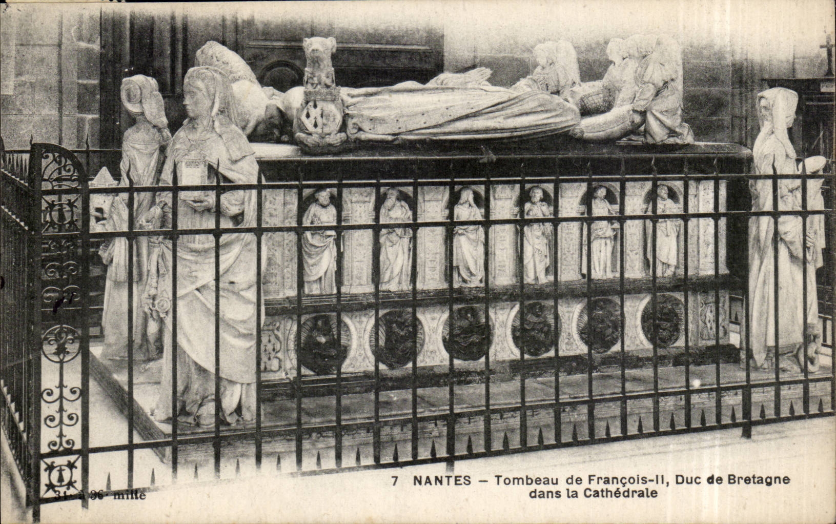 CPA Nantes Tomb of François II Duke of Brittany in the cathedral