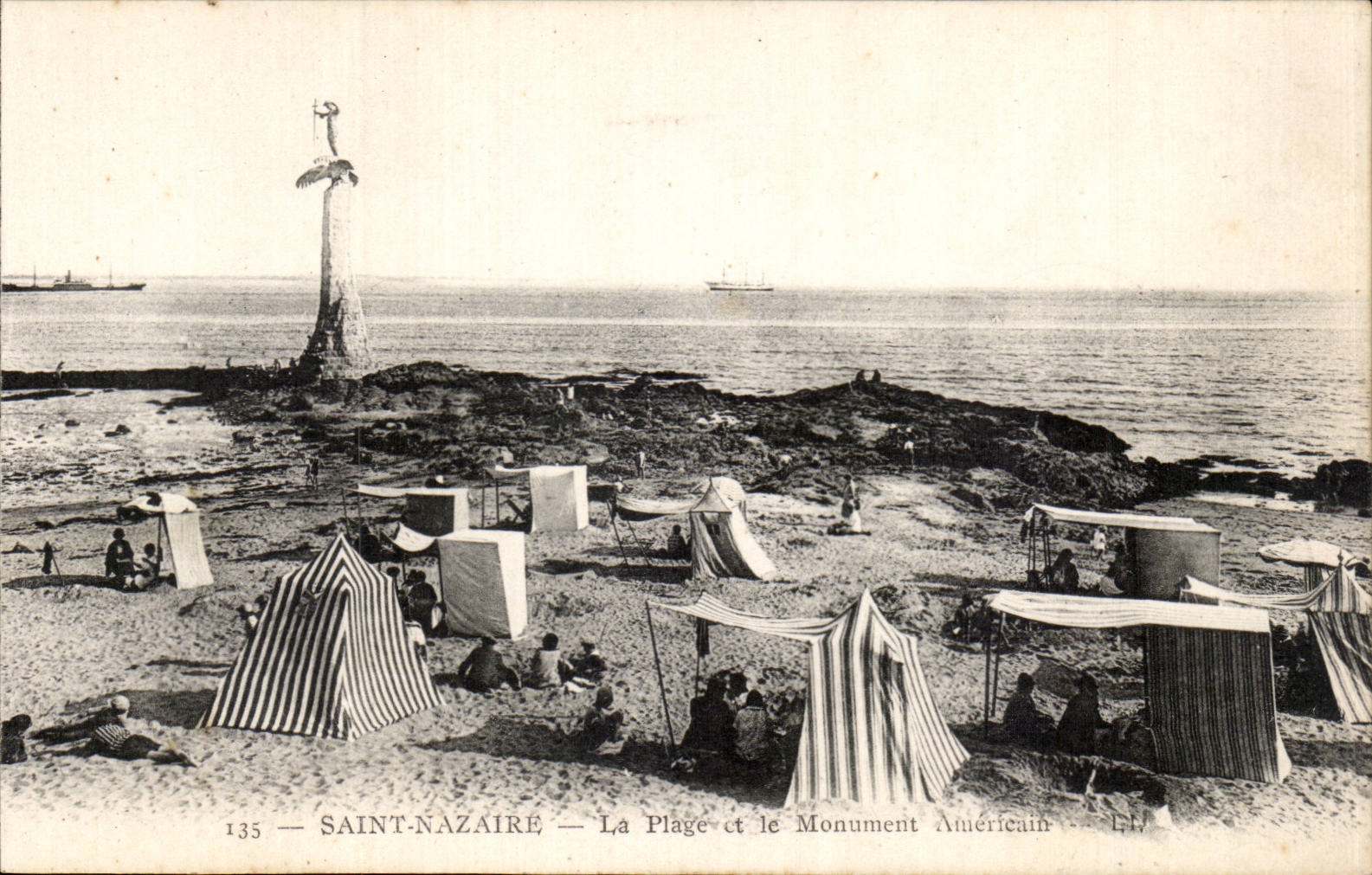 CPA Saint Nazaire the beach and the American monument