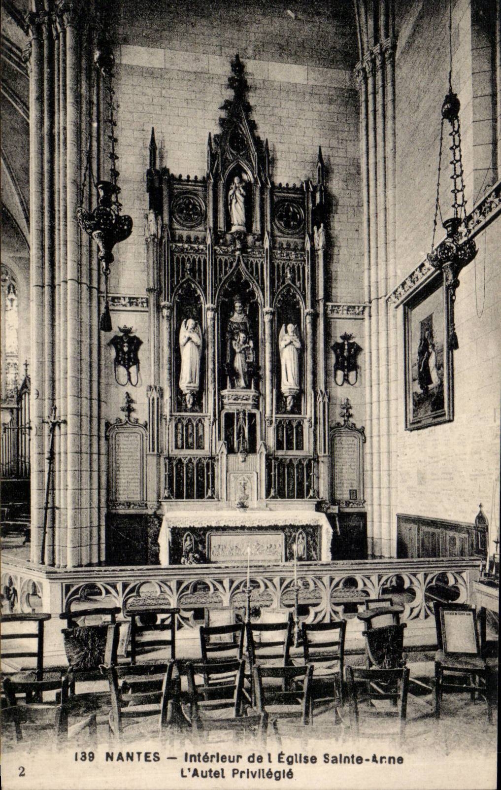 CPA Interior Nantes of the church Sainte Anne the privileged furnace bridge