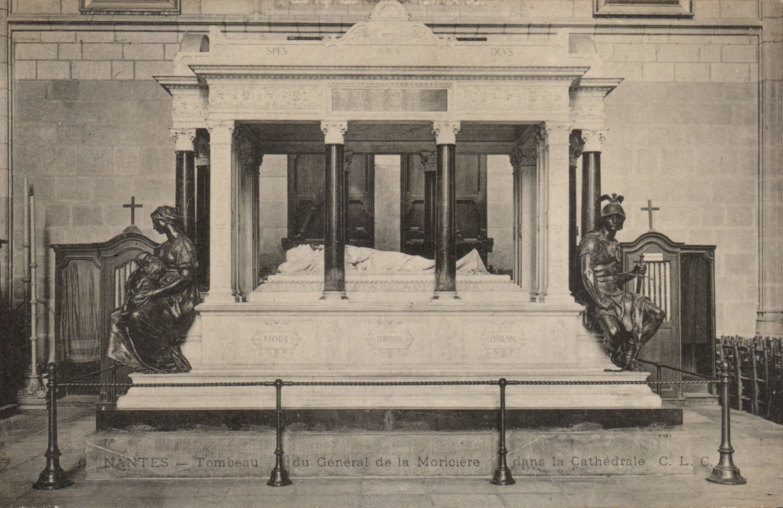 CPA Nantes Tomb of general of Moriciere in the cathedral