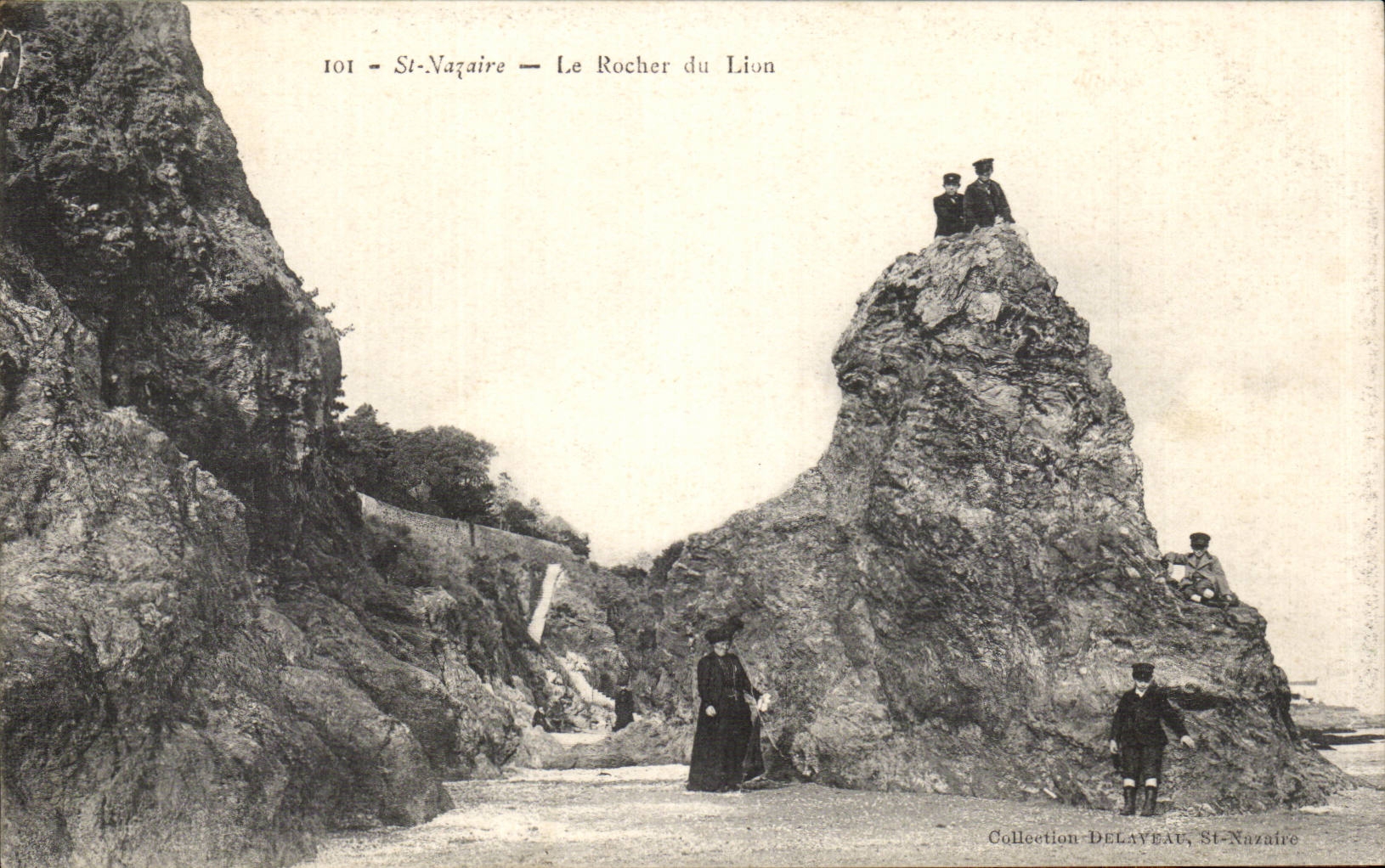 CPA St Nazaire the rock of the lion