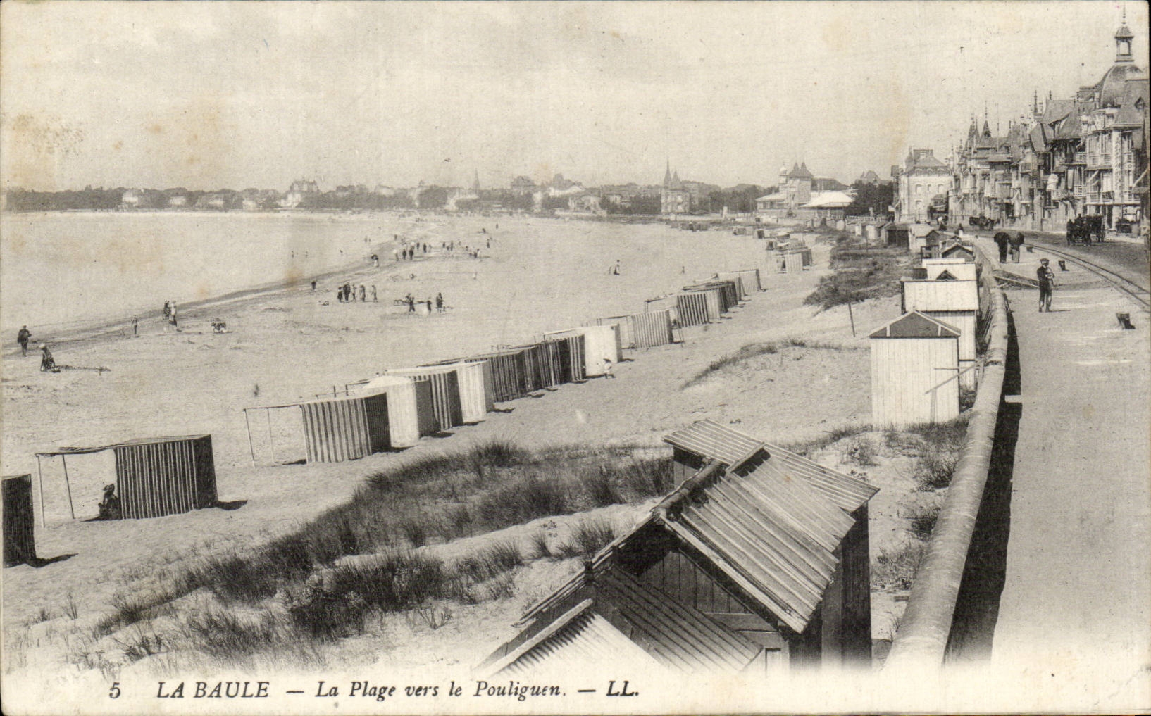 CPA La Baule the beach towards the pouliguen