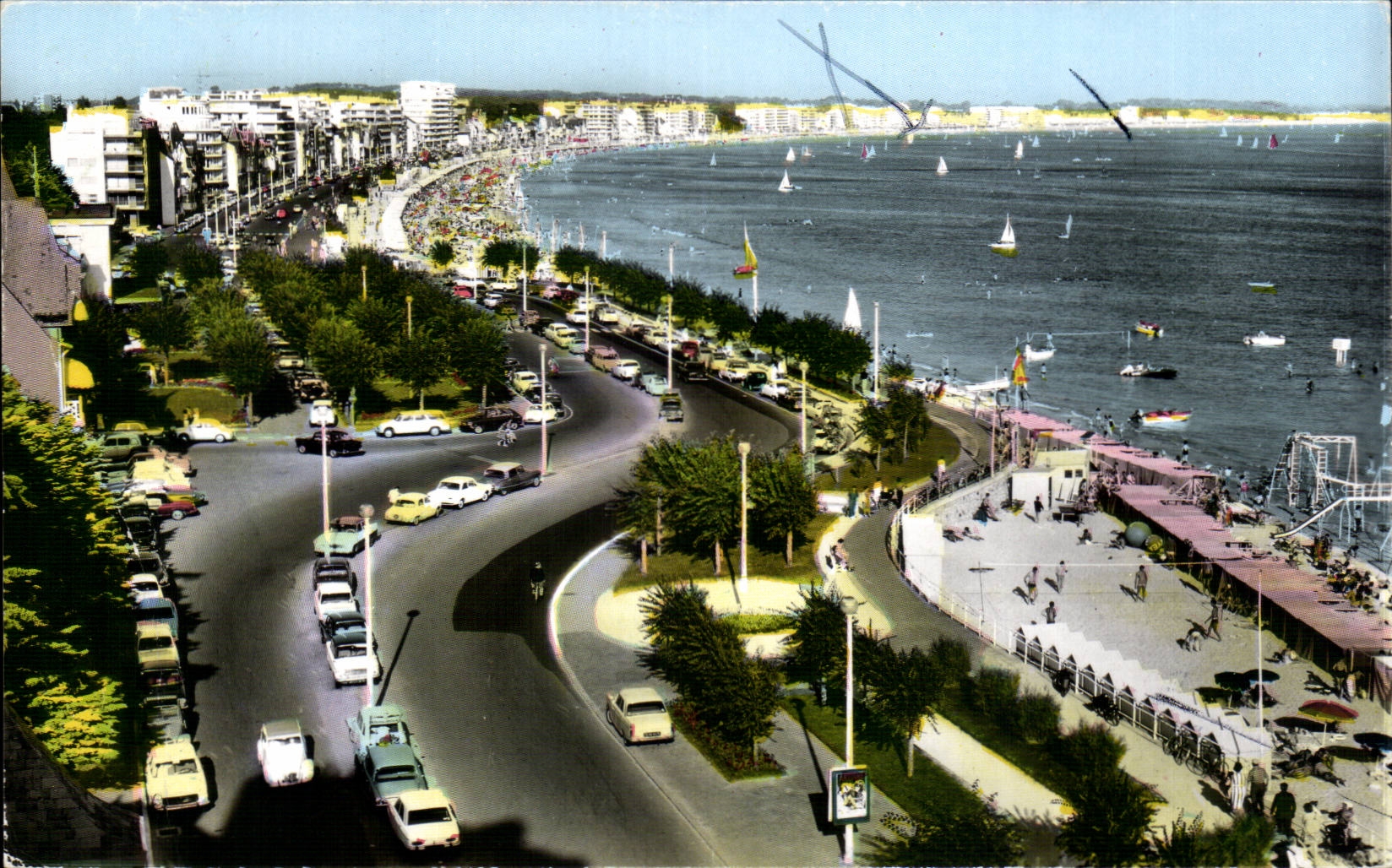 La Baule CPA the beach and the esplanade of the casino Volley ball Volley ball