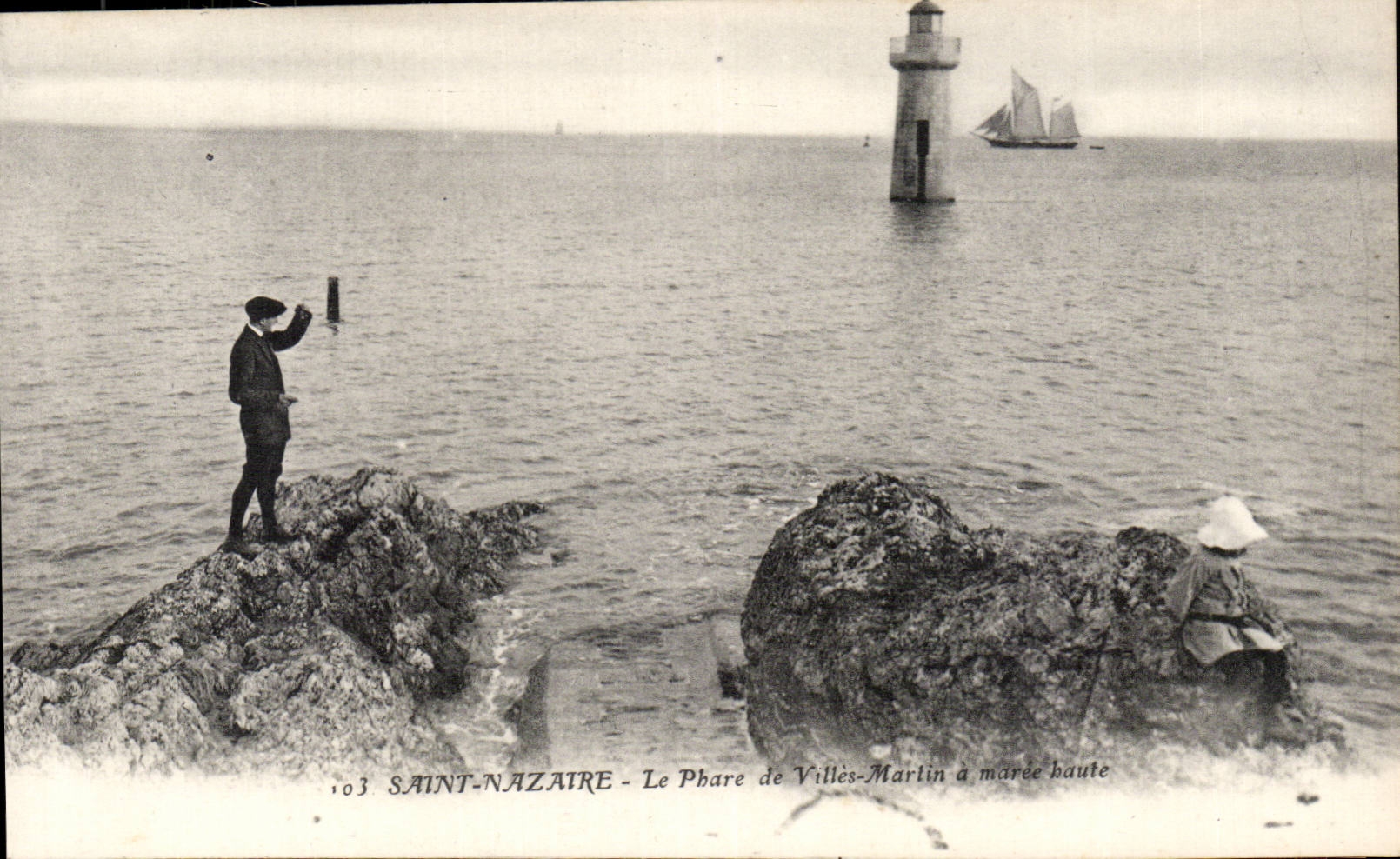 Saint Nazaire CPA the headlight of Martin Cities has high tide Lighthouse