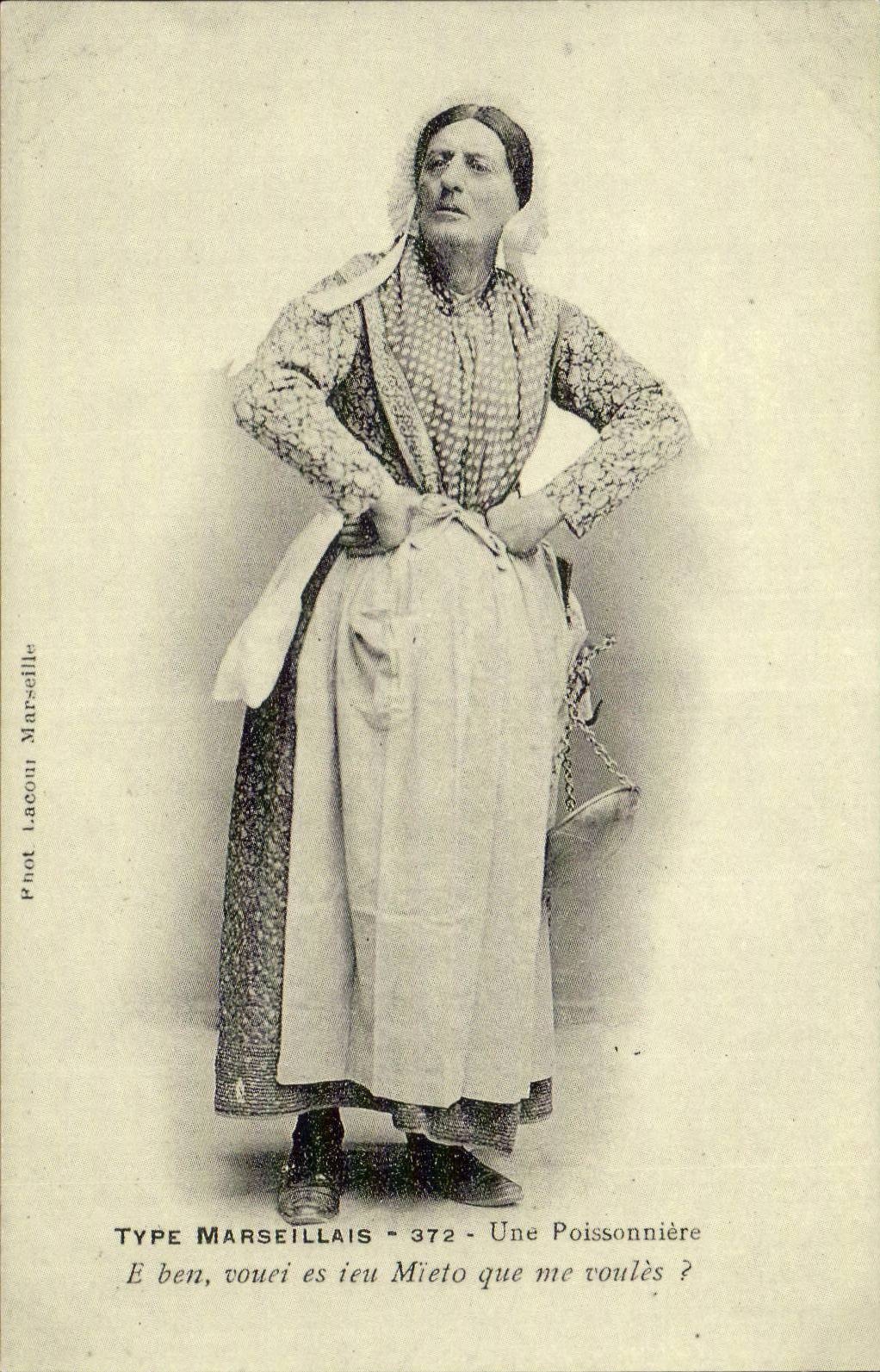 REPRODUCTION Standards and costumes Marseilles Standard a poissonniere Folklore