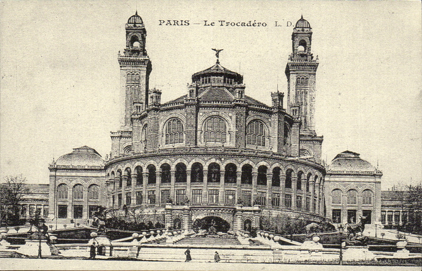 REPRODUCTION bets Trocadero