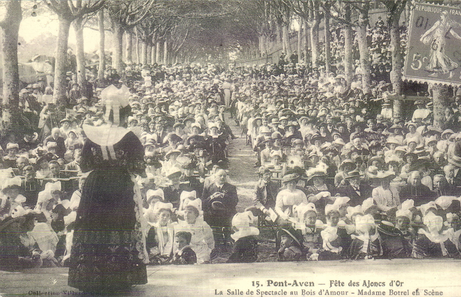 WIEDERGABE Brucke Schlucken-Loch Festivals der Stechginster des Goldes das Theater zum Holz von Mour Mrs Borel in der Szene