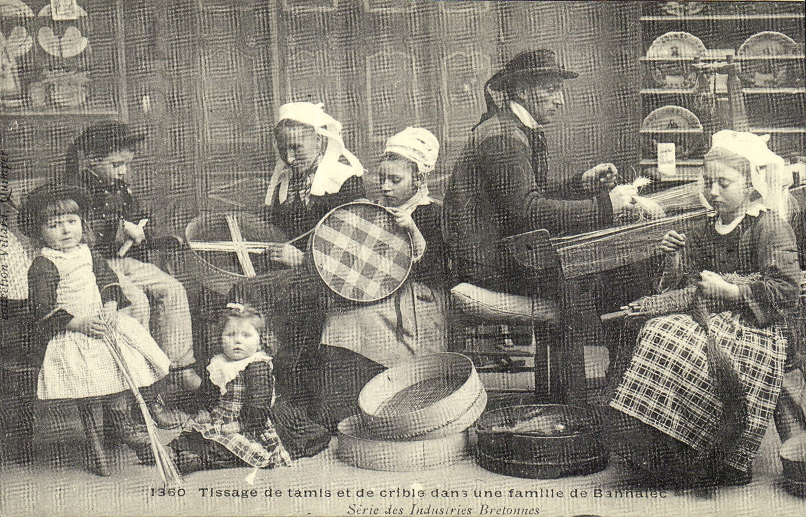 LTissage REPRODUCTION of sieve and screen in a family of Bannalec Craft industry