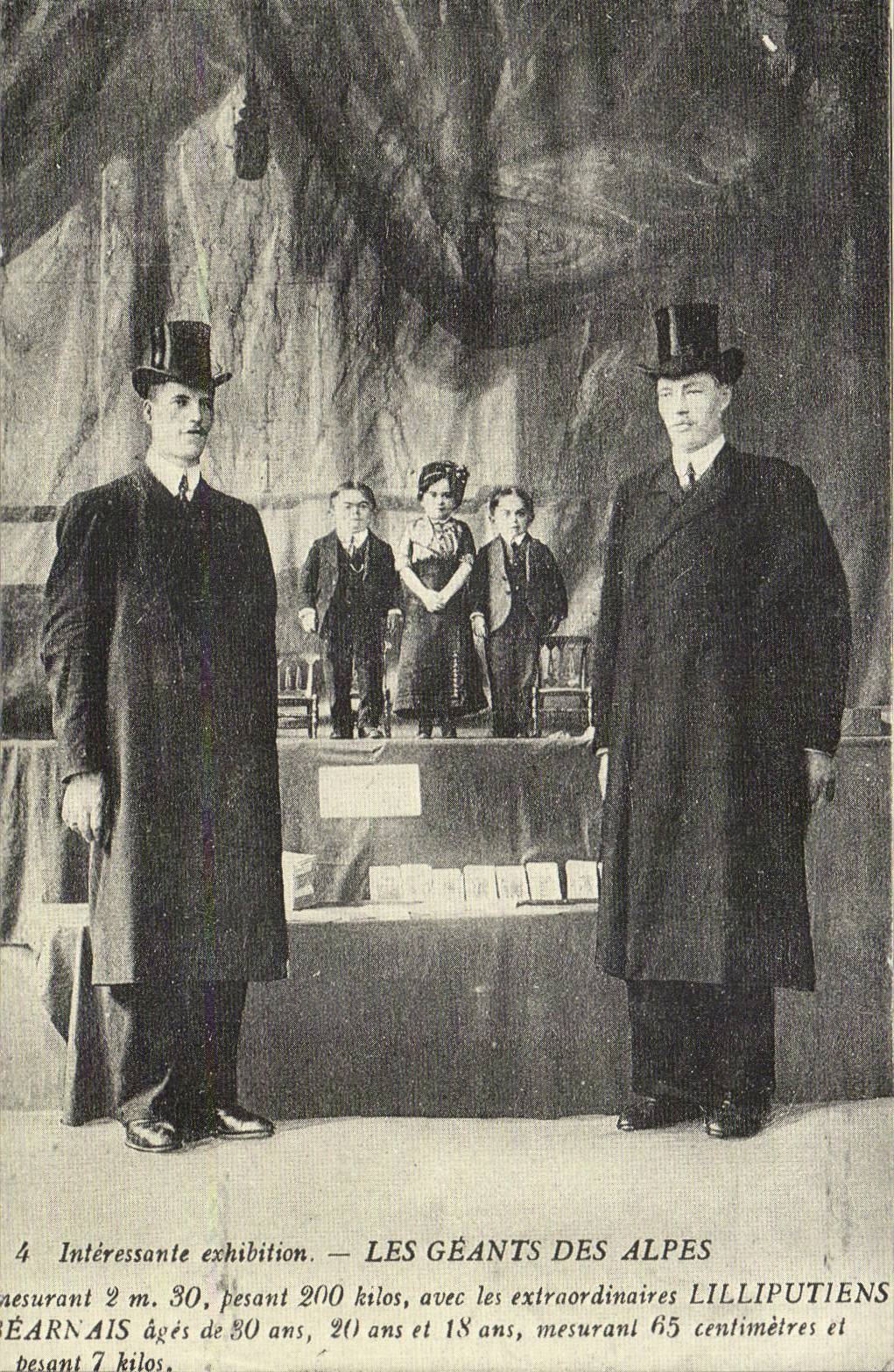 WIEDERGABE-Riesen der Alpen Lilliputians Folklore