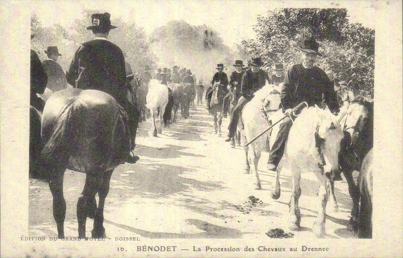 Benodet REPRODUCTION the procession of the horses in Drennec Folklore