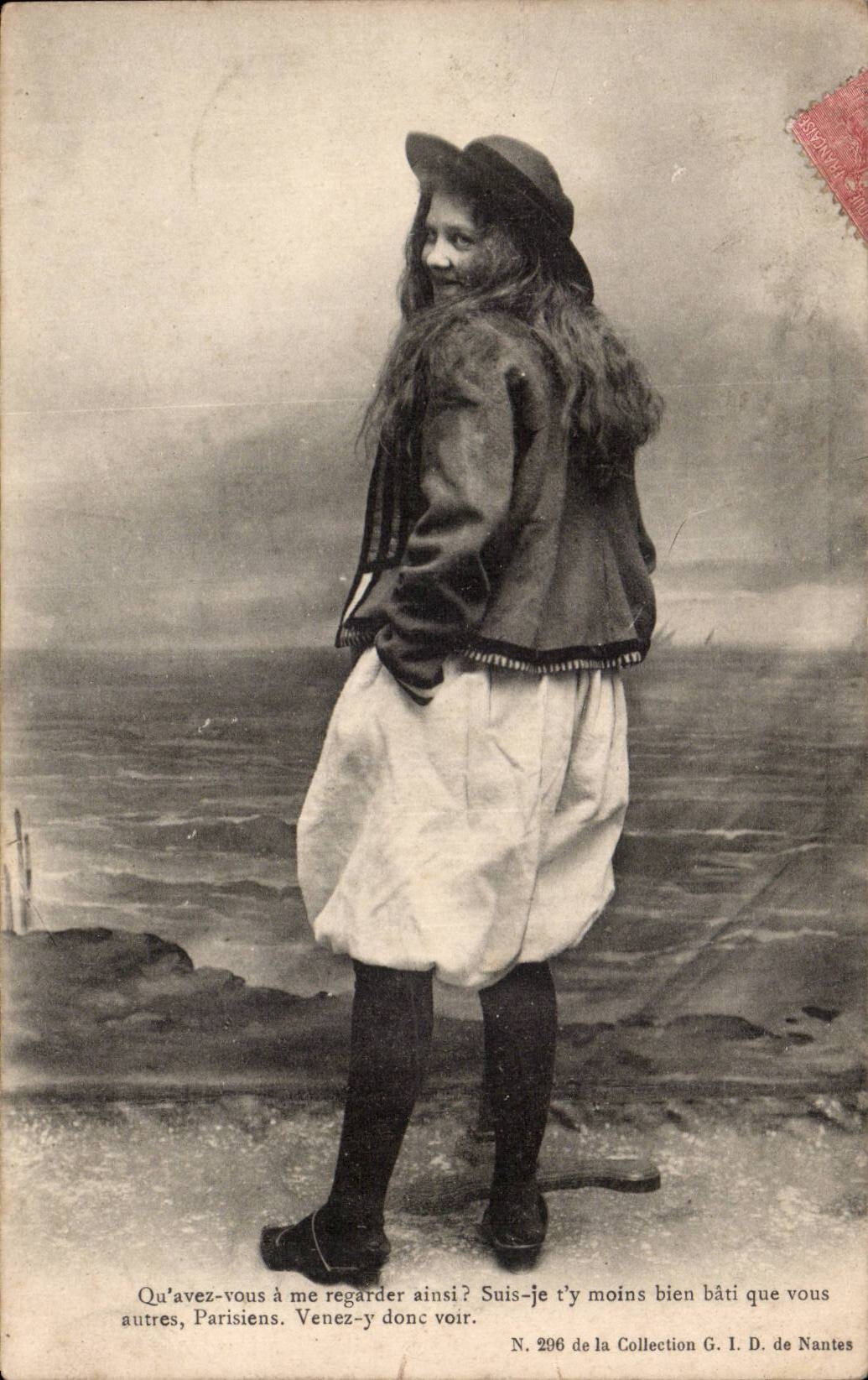 CPA Brittany Folklore Costume