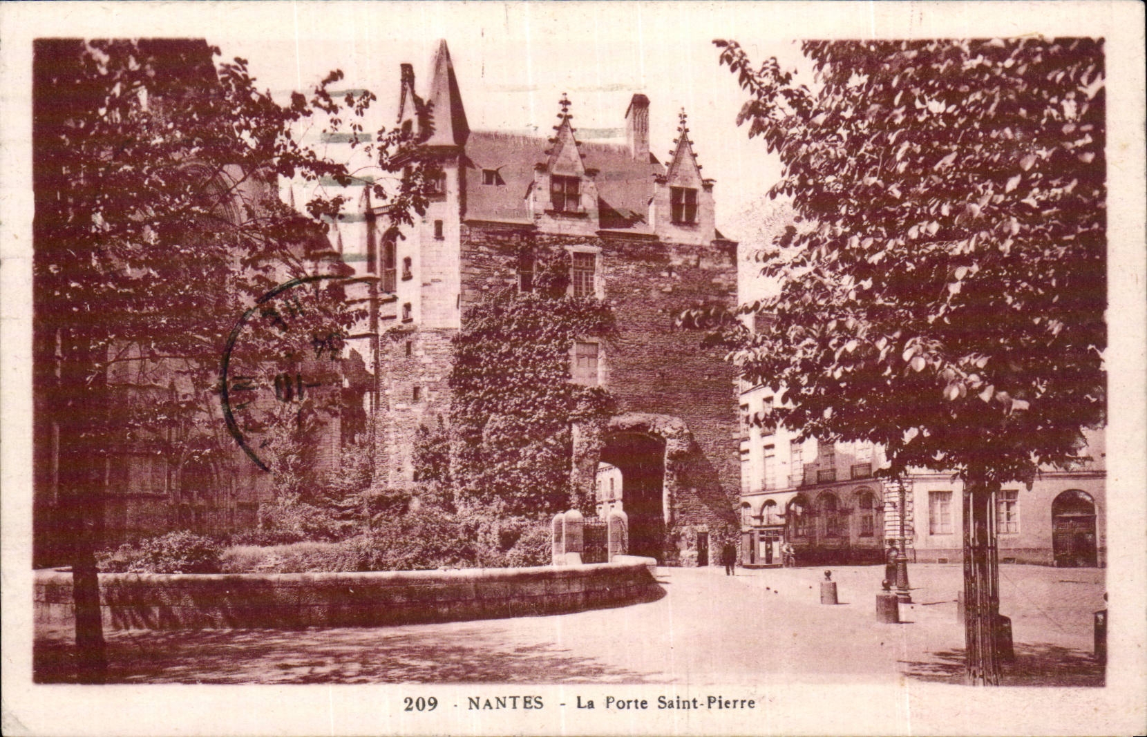 CPA Nantes the door Saint Pierre