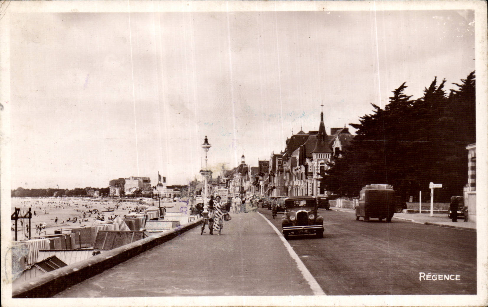 CPA La Baule the dimension of love the embankment towards Pouliguen