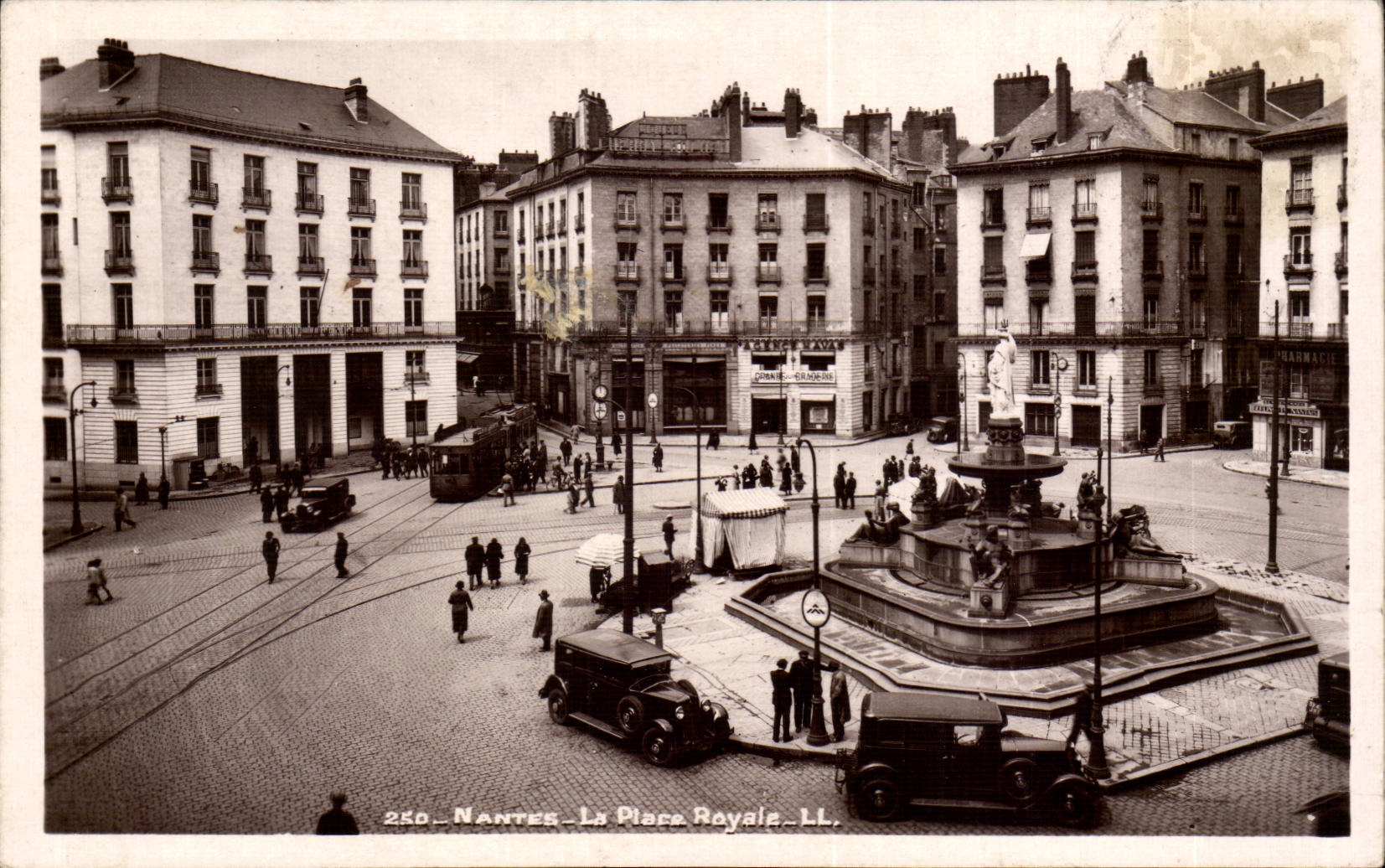 CPA Nantes the Royal place