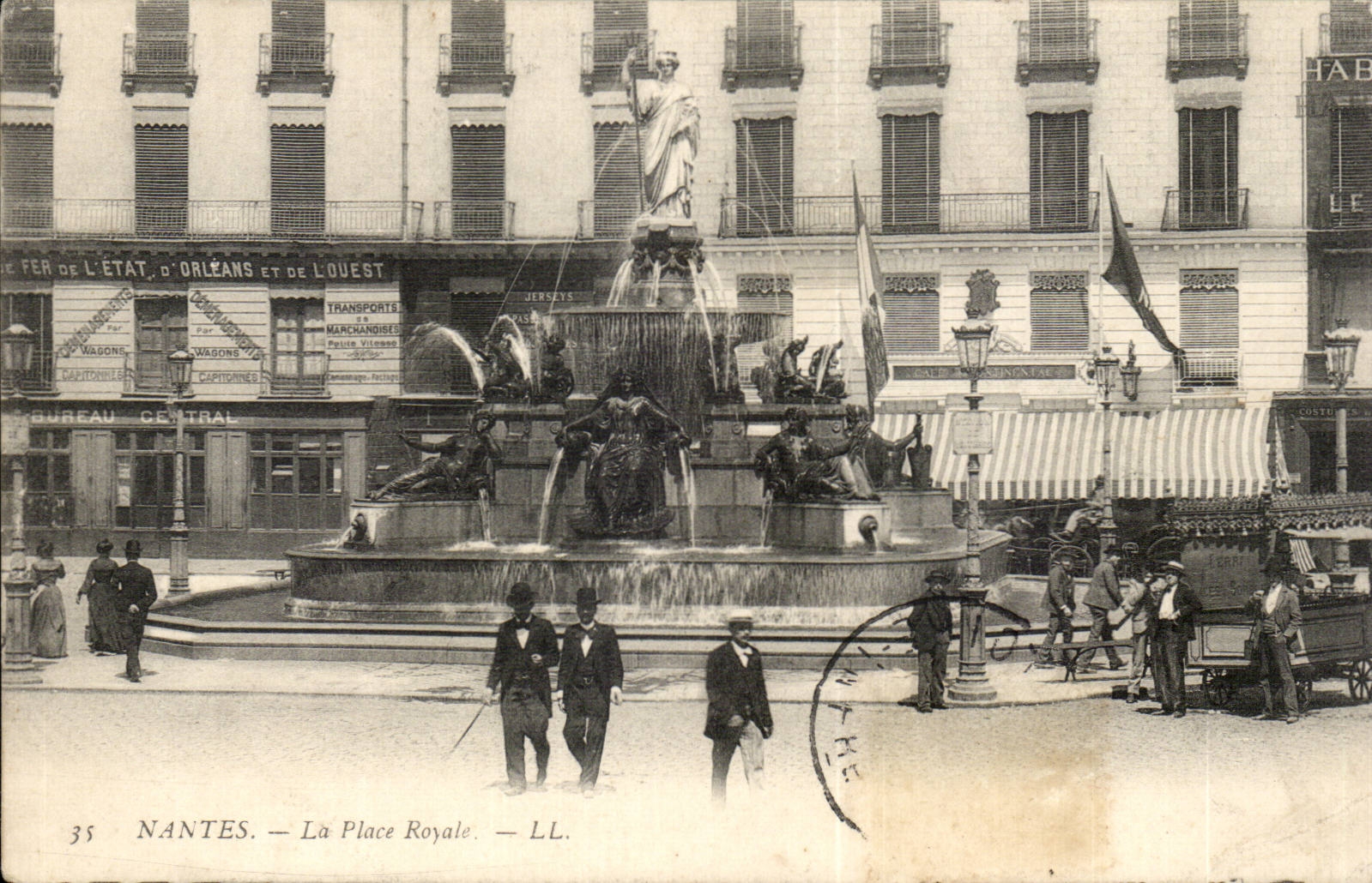 CPA Nantes the Royal place