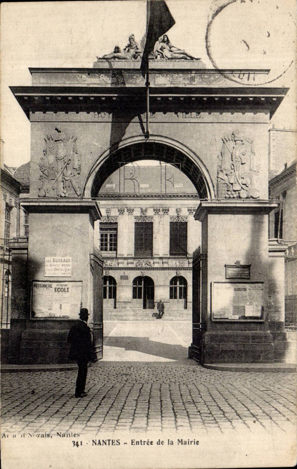CPA Nantes Entrance of the town hall