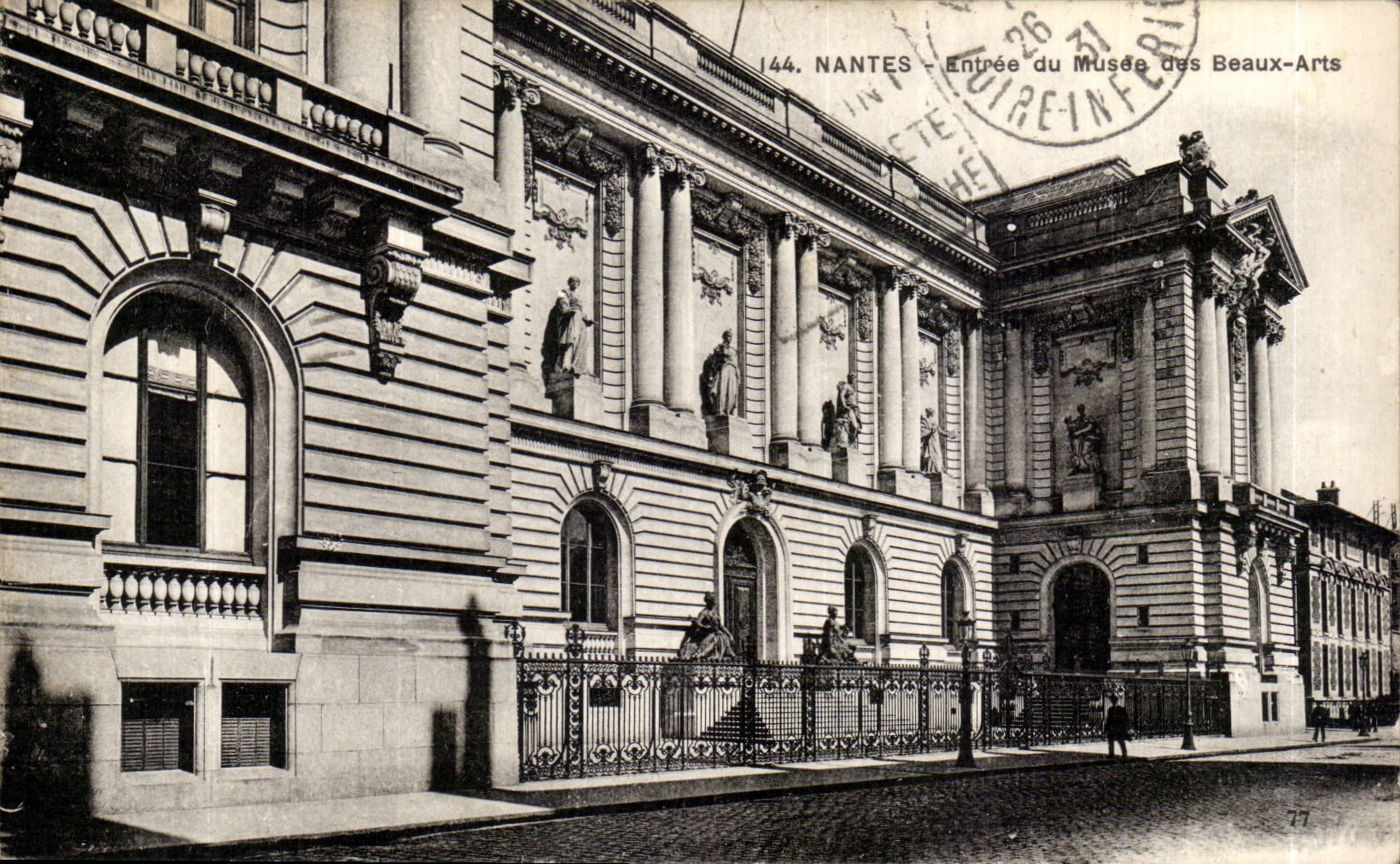Nantes CPA Entrance of the museum of Beautiful Arts