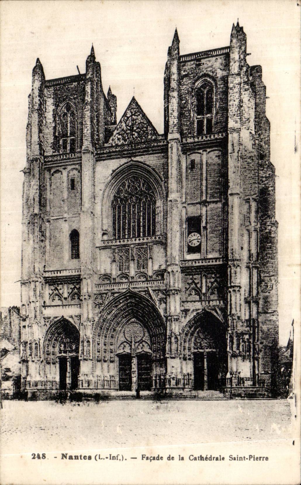 Pornic CPA Frontage of the cathedral Saint stone
