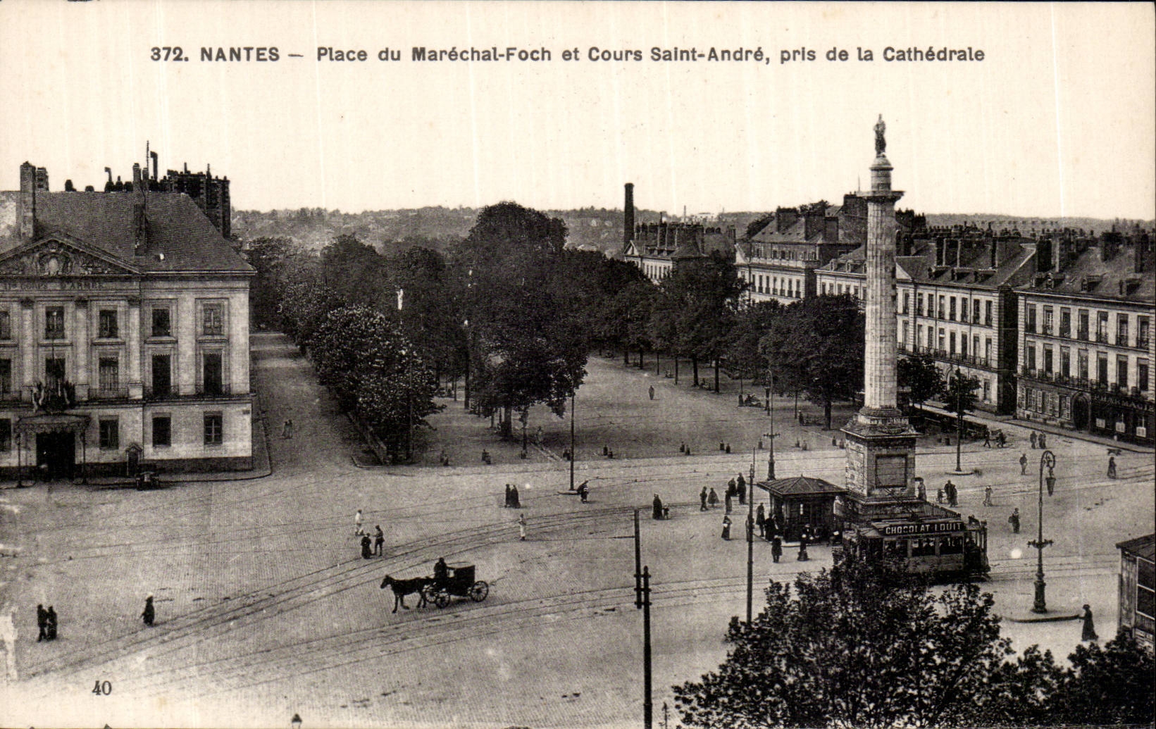 CPA Nantes Places of the Foch Marshal and course Saint Andre taken of the cathedral