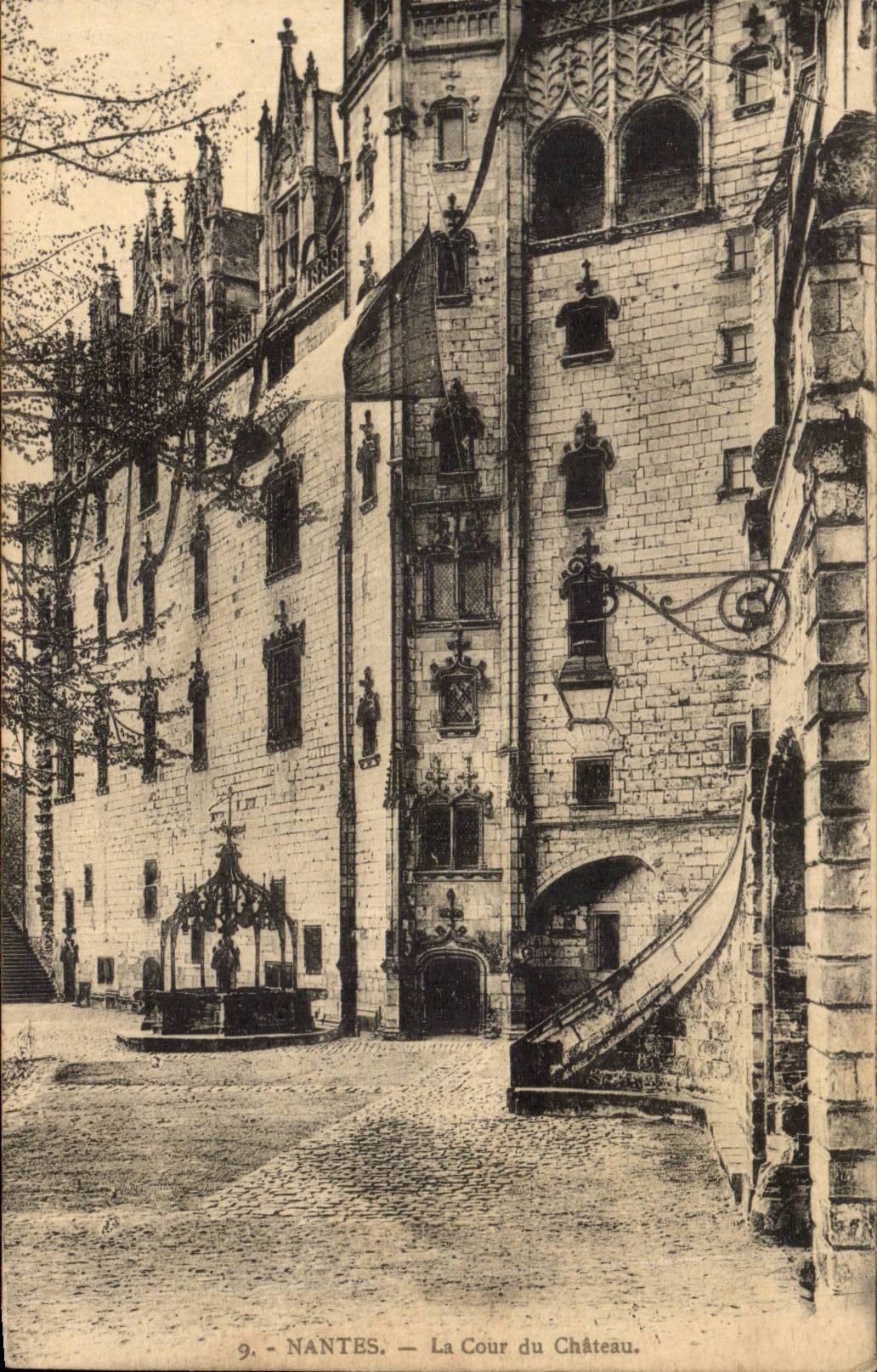 CPA Nantes court of the castle