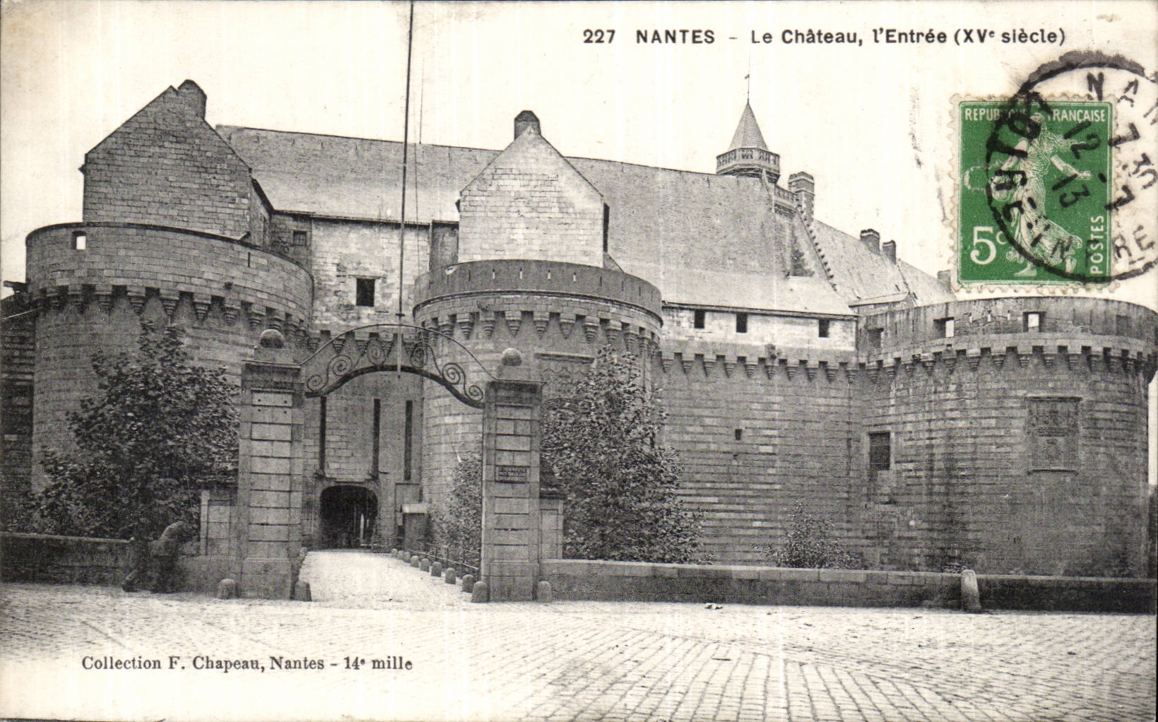 CPA Nantes the castle Entering