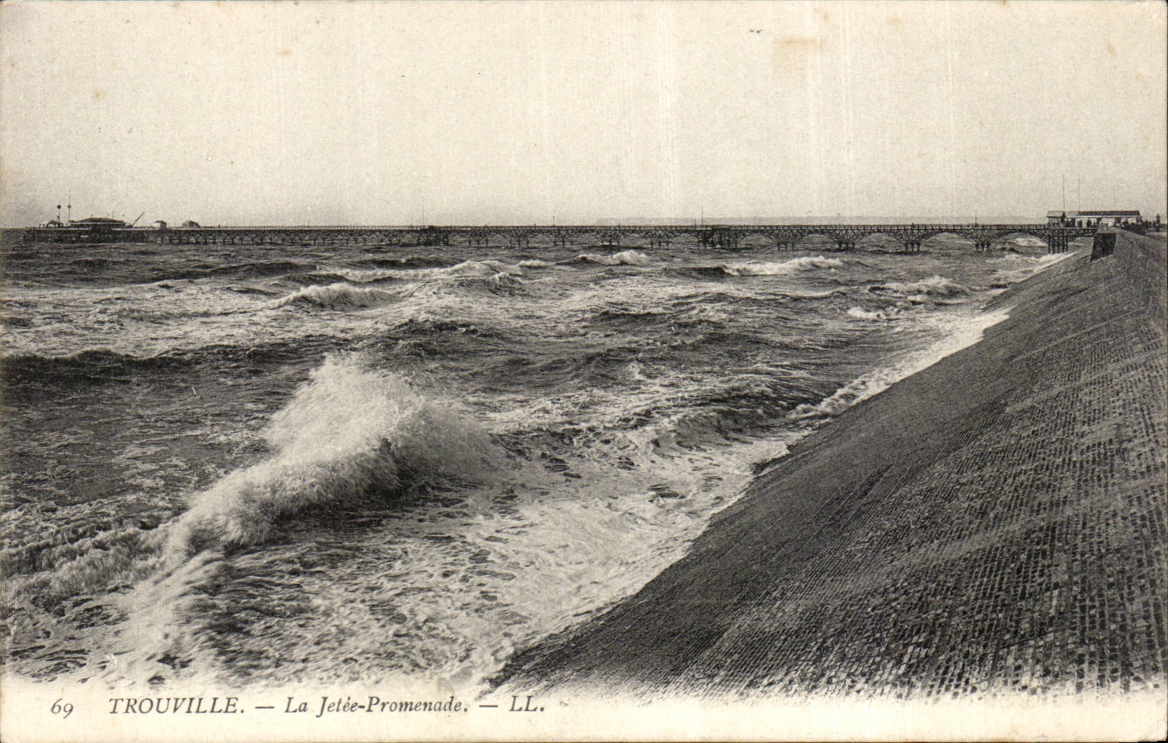 CPA Trouville the pier walk
