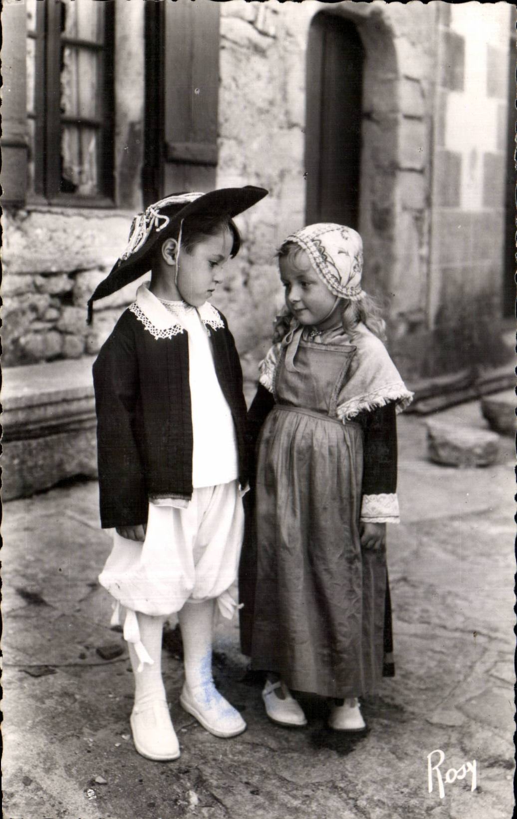 CPSM Petits paludiers von Kervalet hat Batz auf Seeernstem Wartung Folklorekostum