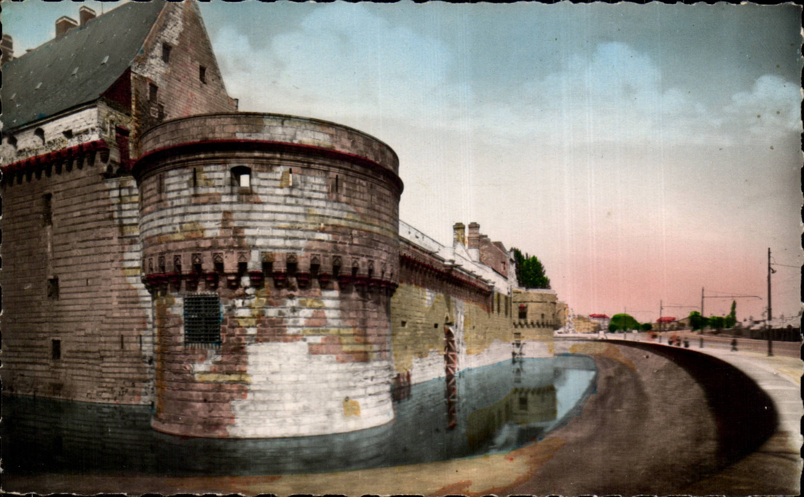 Nantes CPA Castle of the dukes Seen on the quay