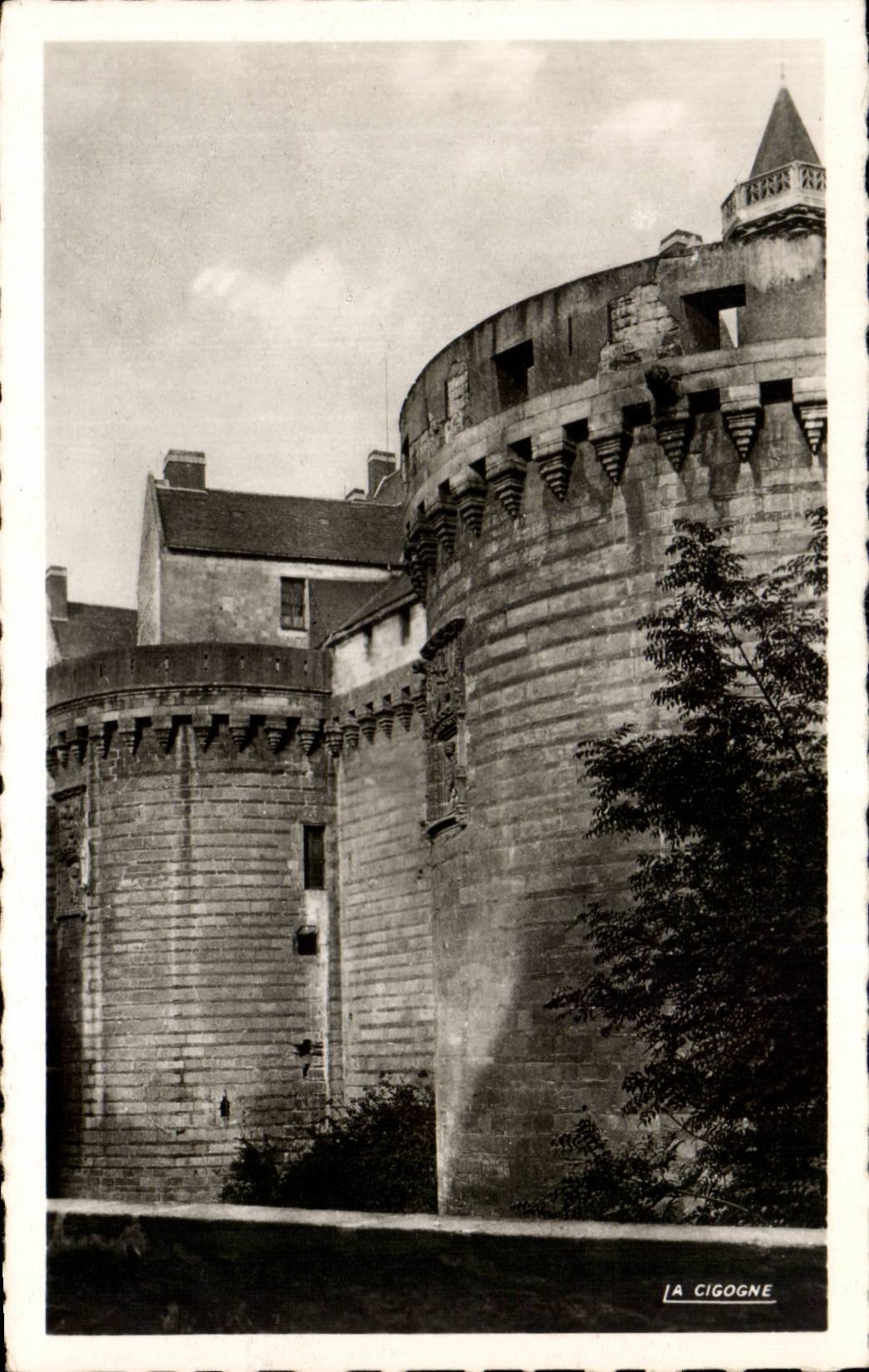Nantes CPA Castle three Tours