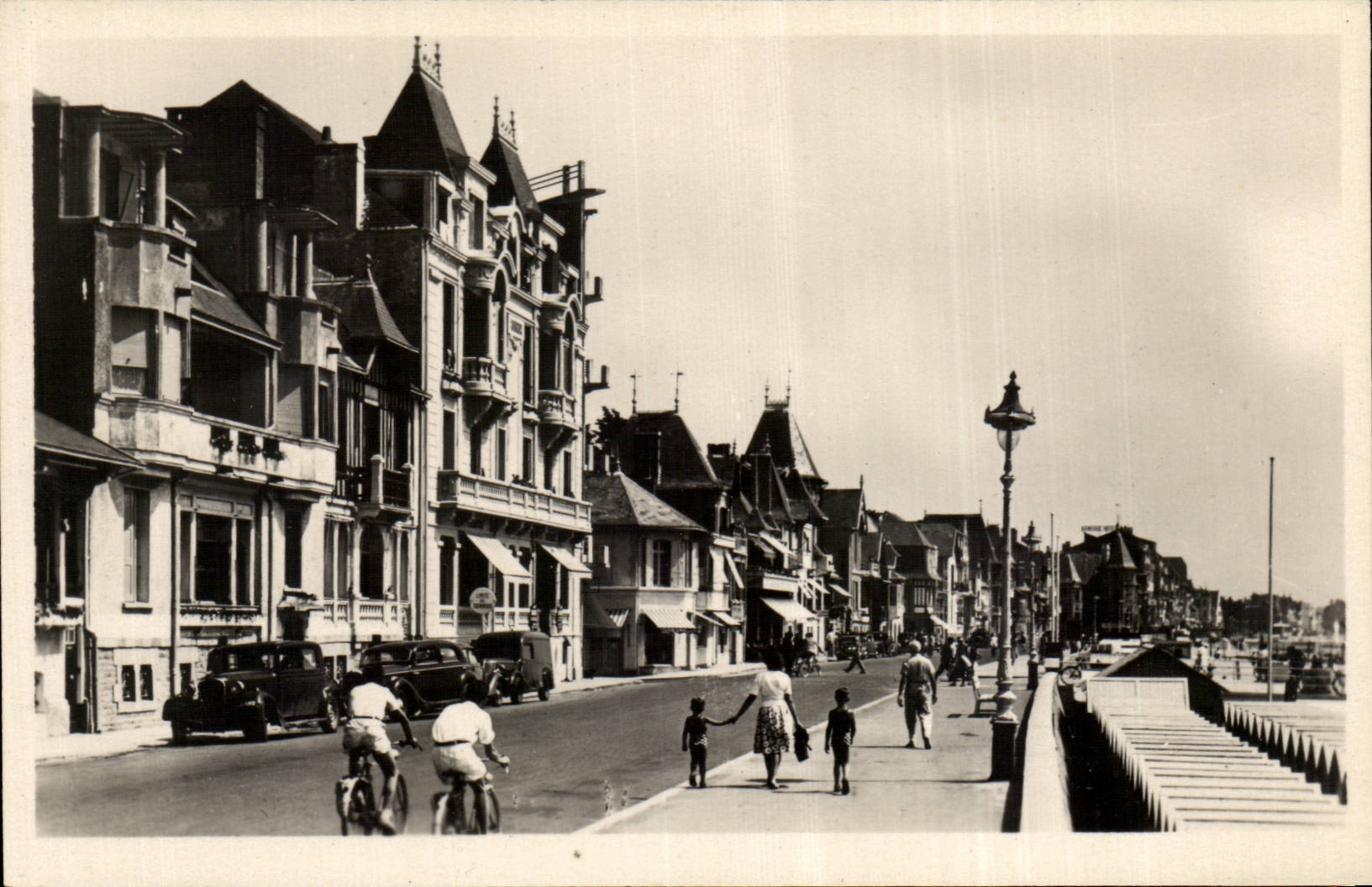 CPA La Baule the embankment