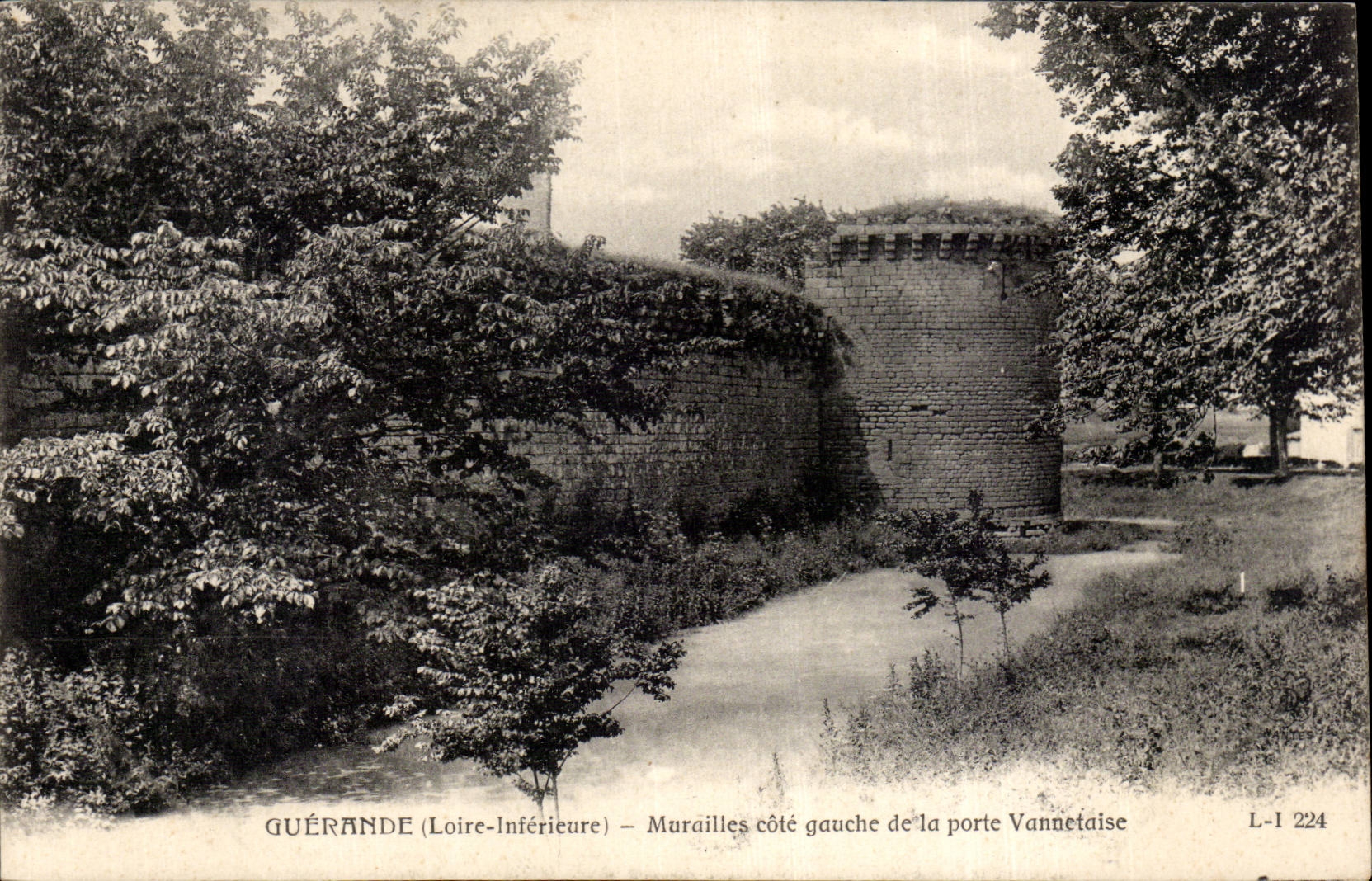 CPA Guerande Murailles Left side of has Vannetaise door